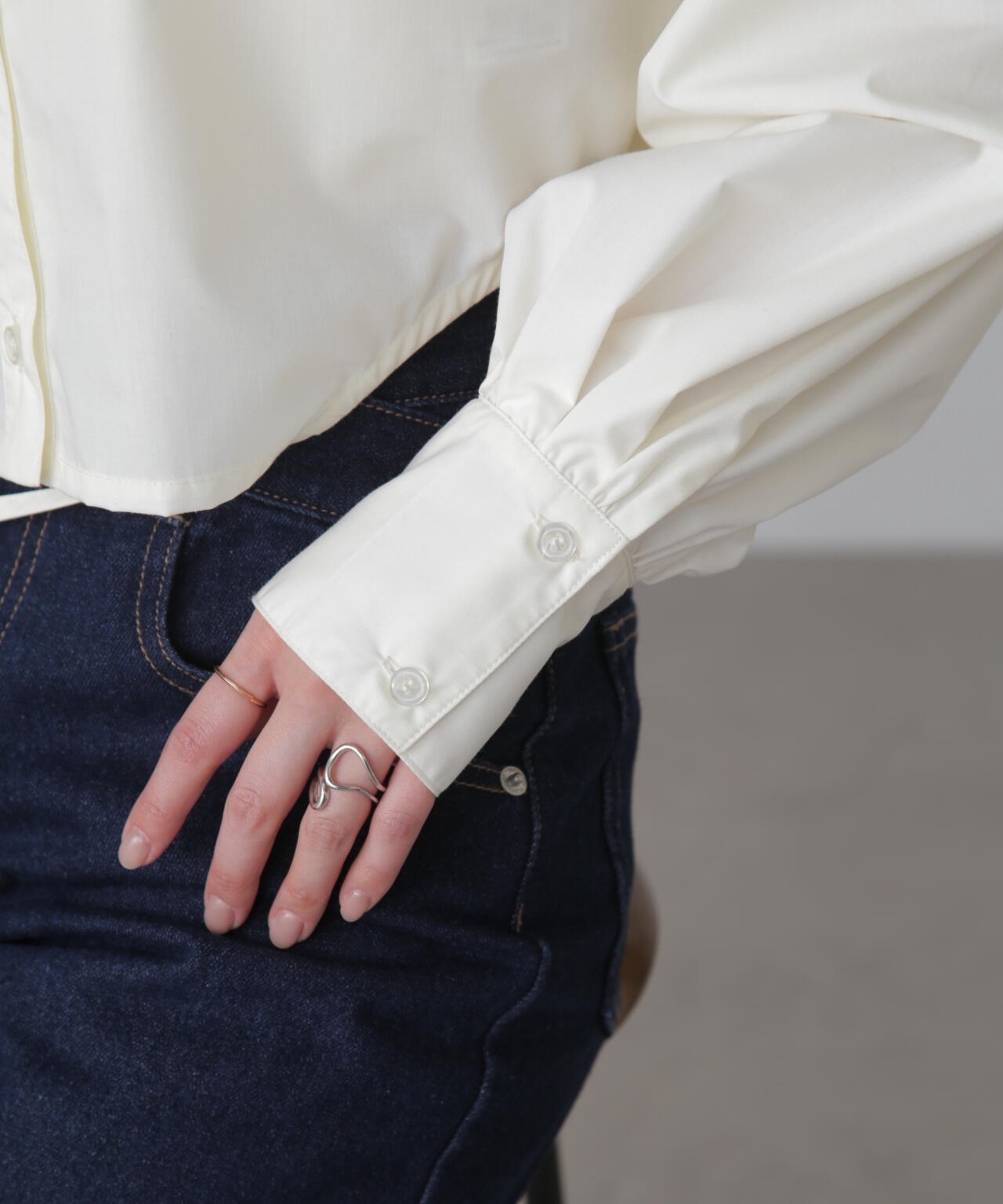 裾ドロストカッティングショート丈シャツ