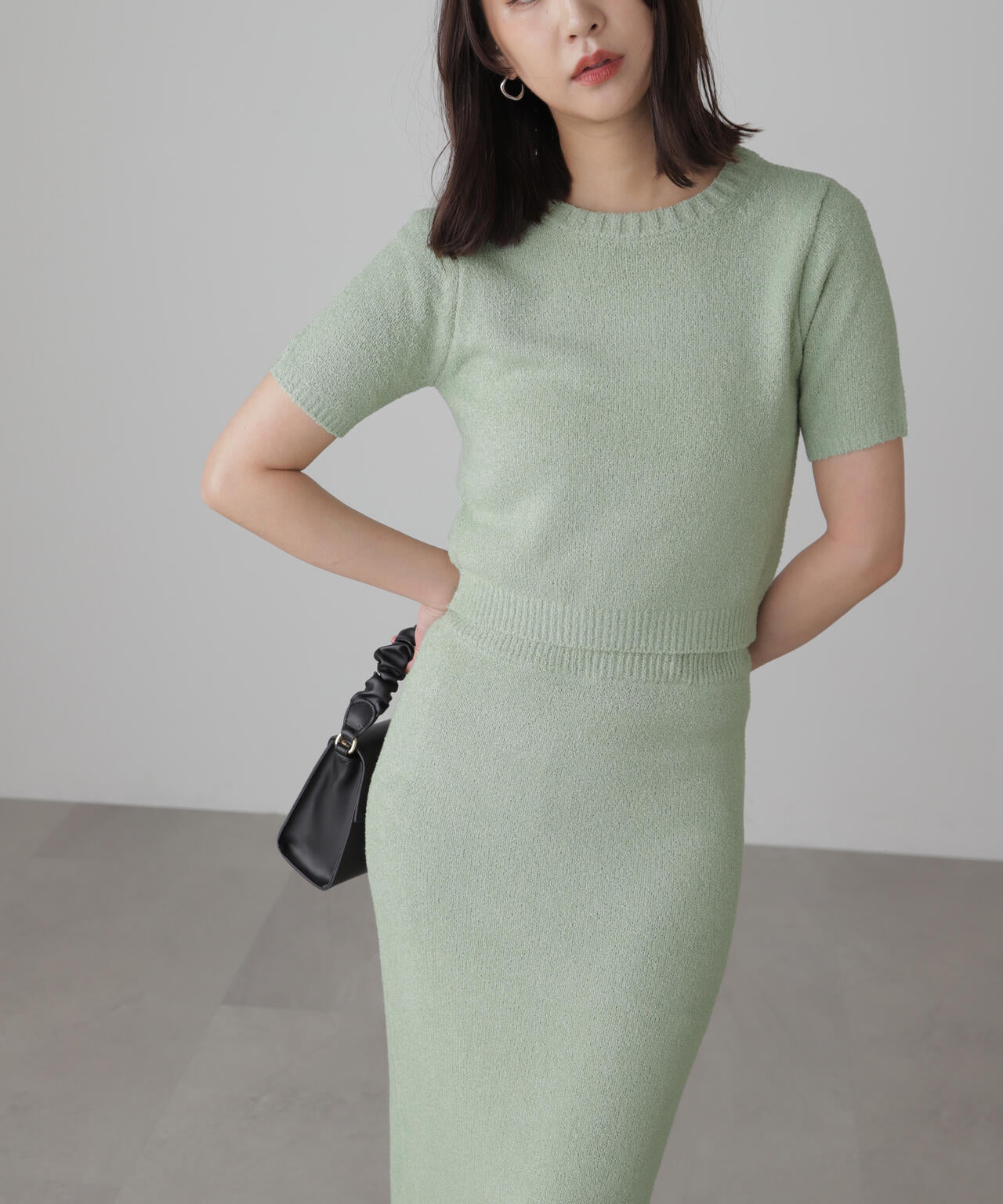 コンパクト半袖ニット×ニットナロースカート