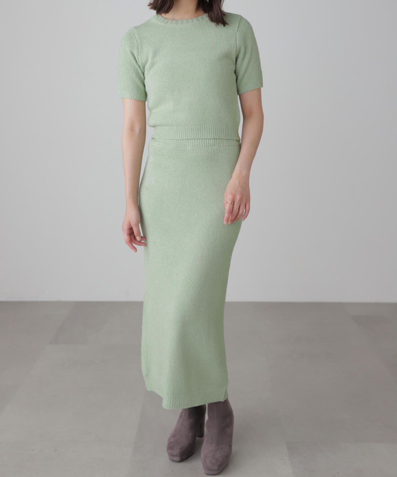 コンパクト半袖ニット×ニットナロースカート