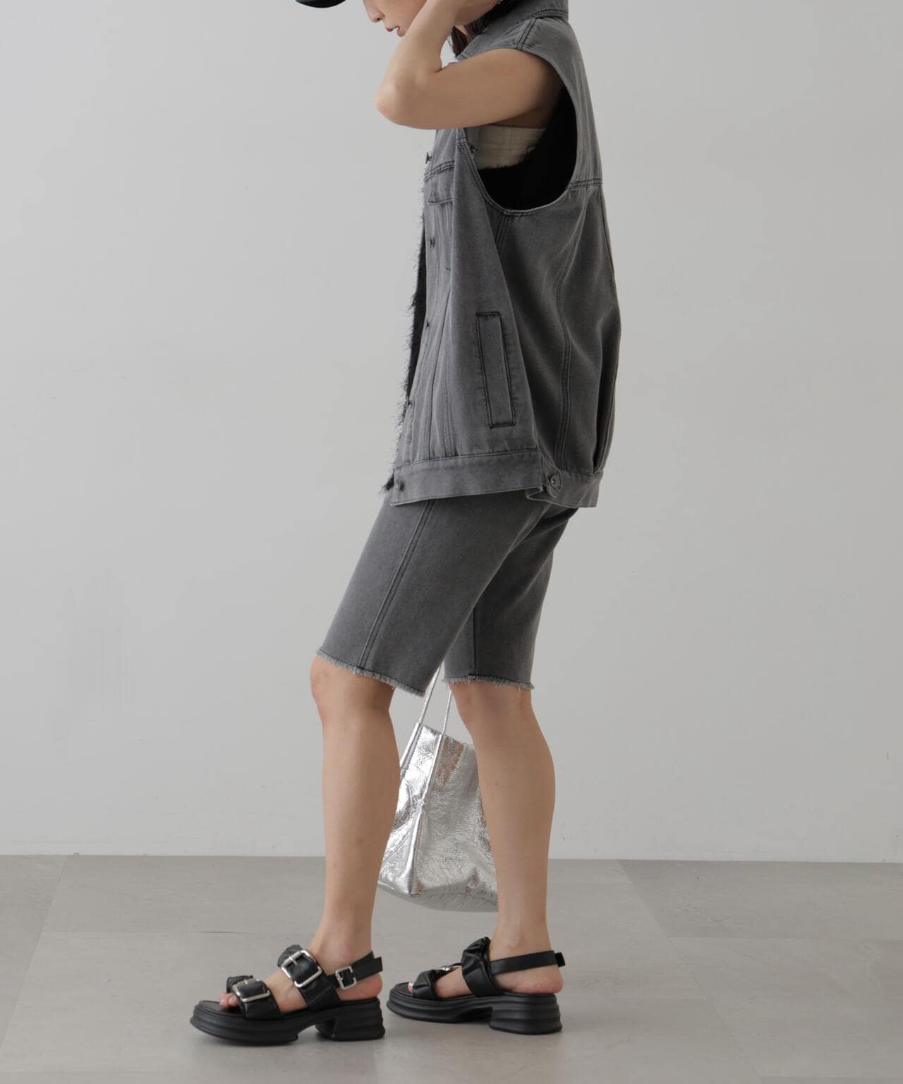 ミドル丈デニムベスト