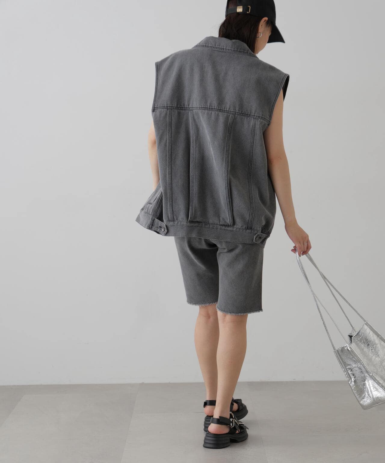 ミドル丈デニムベスト
