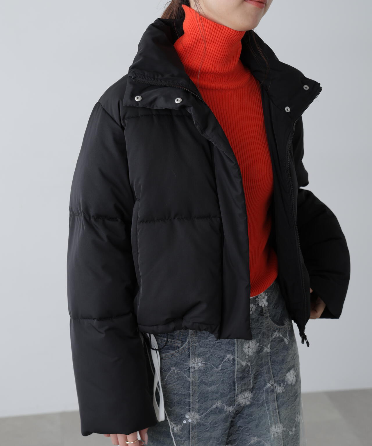 タートルネックリブニット