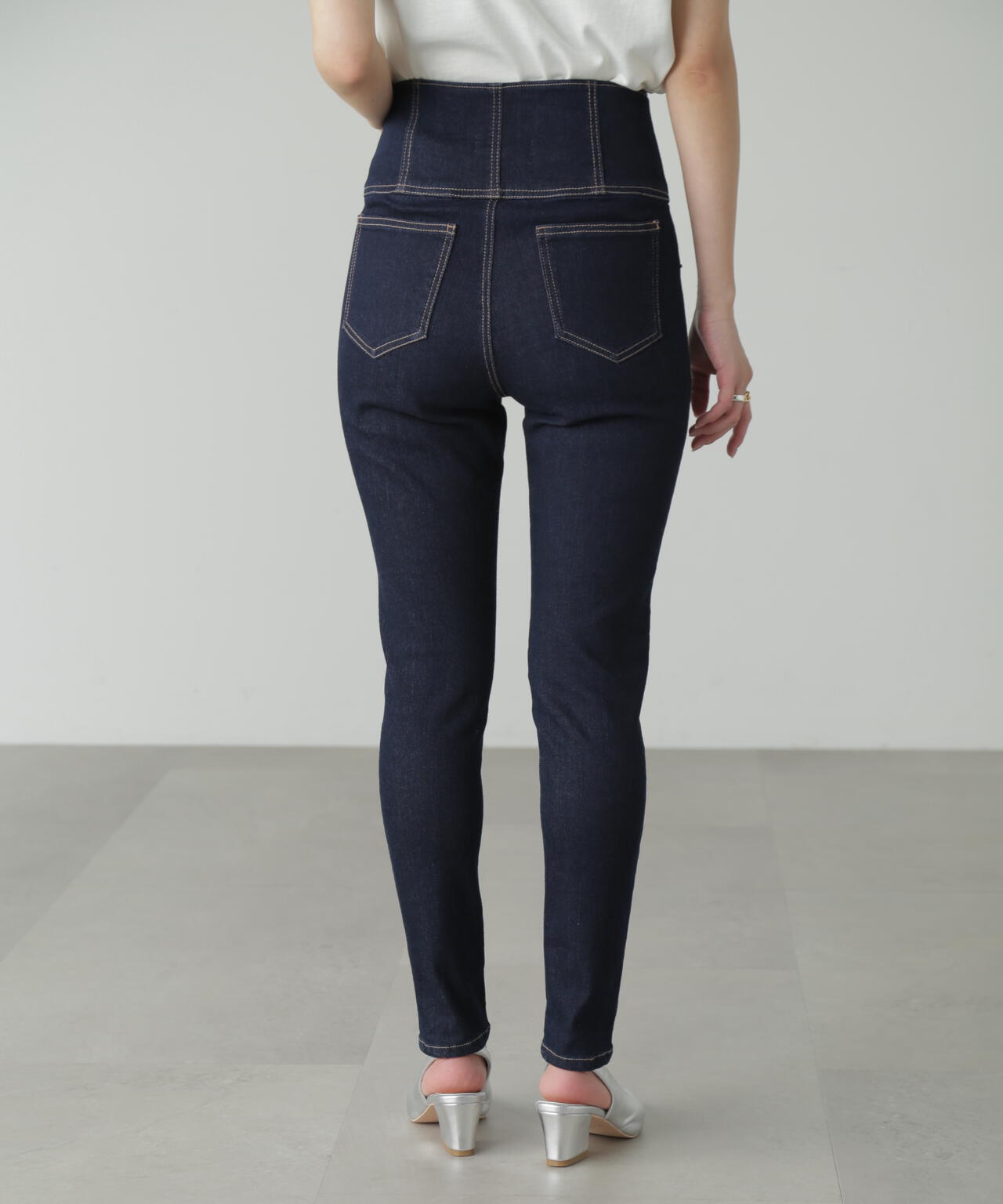 c10bf7f6-3155-5616-8b10-22e4a6933fe1_Image