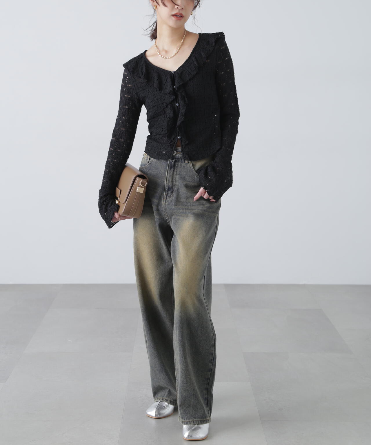 レースラッフルカットソーブラウス