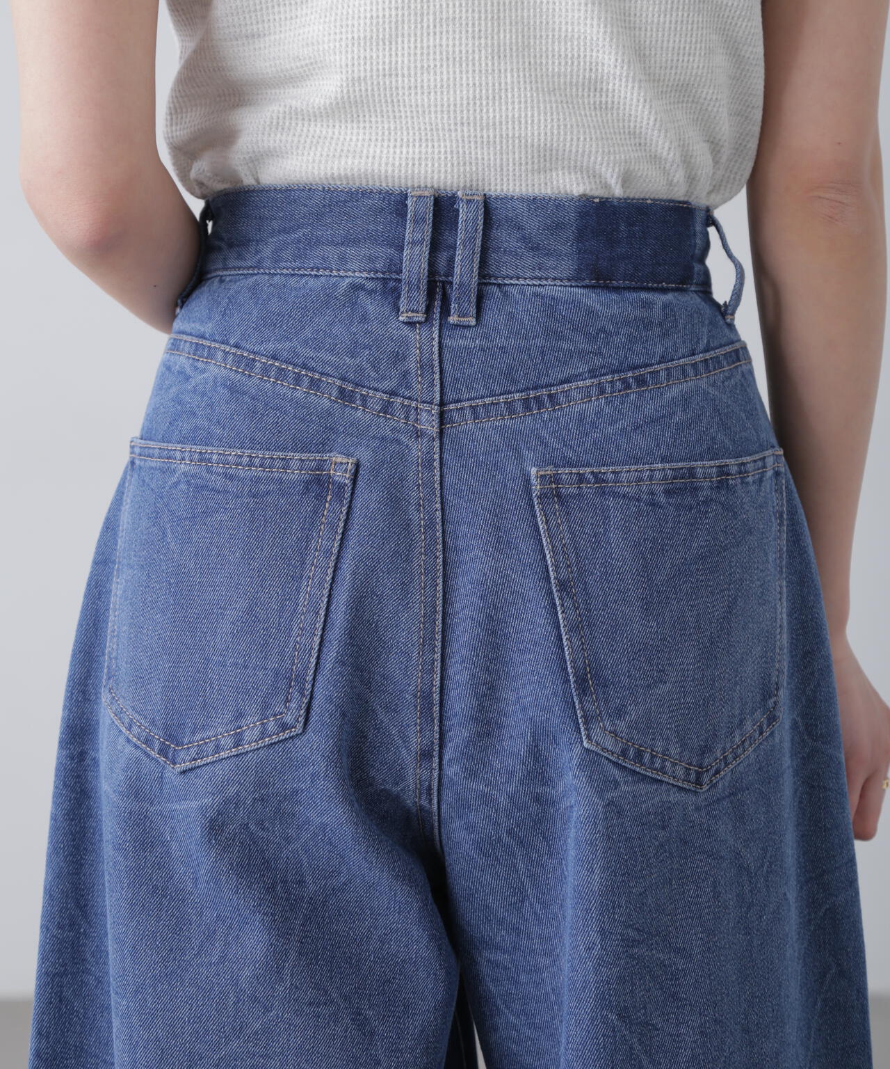 クリンクル加工タックワイドデニムパンツ