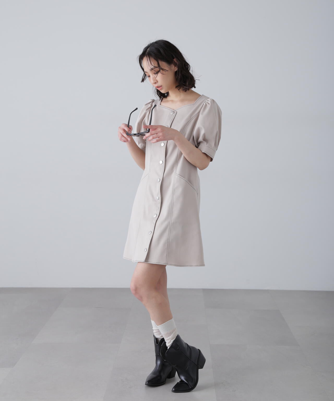 配色ステッチ前開きミニワンピース