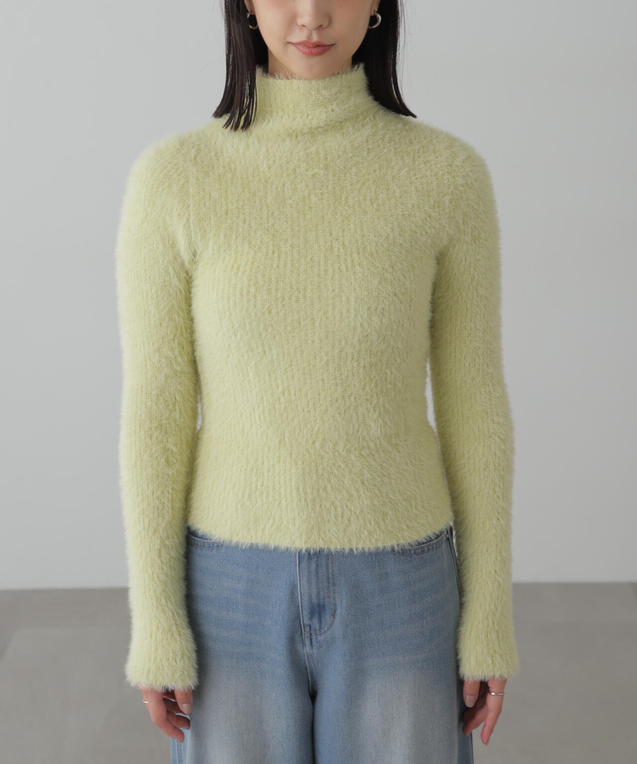 コンパクトシャギーハイネックニット