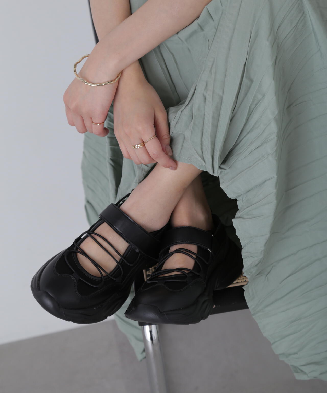 ドローコードスニーカー
