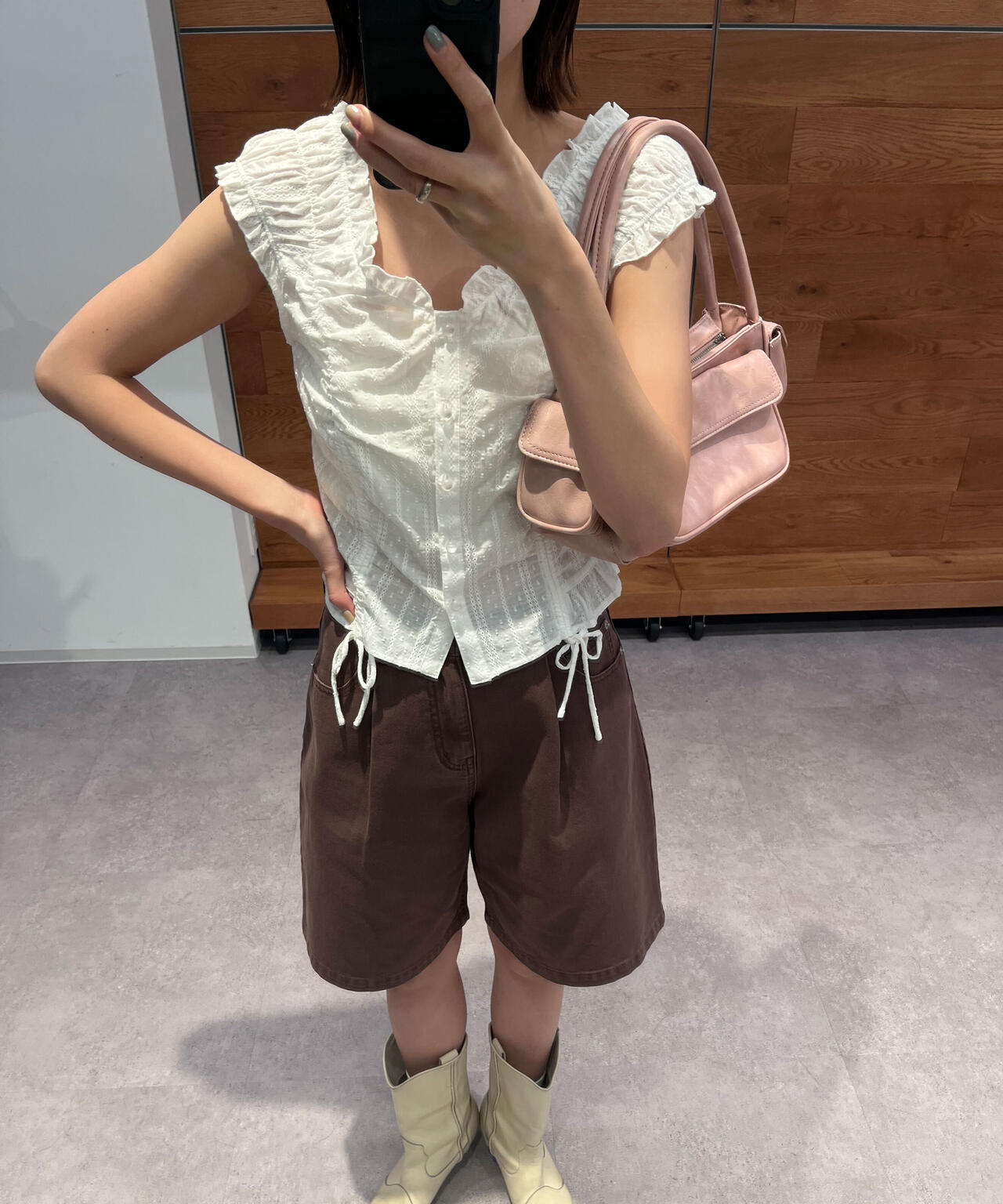 ドロストリボンフレンチブラウス