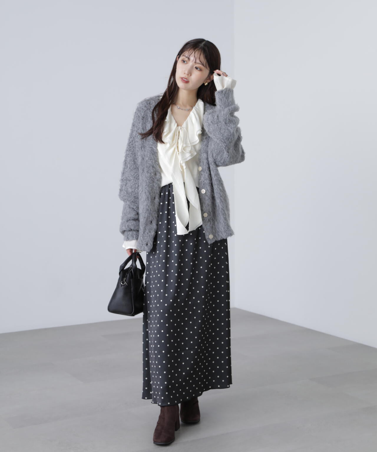 サテンナローロングスカート