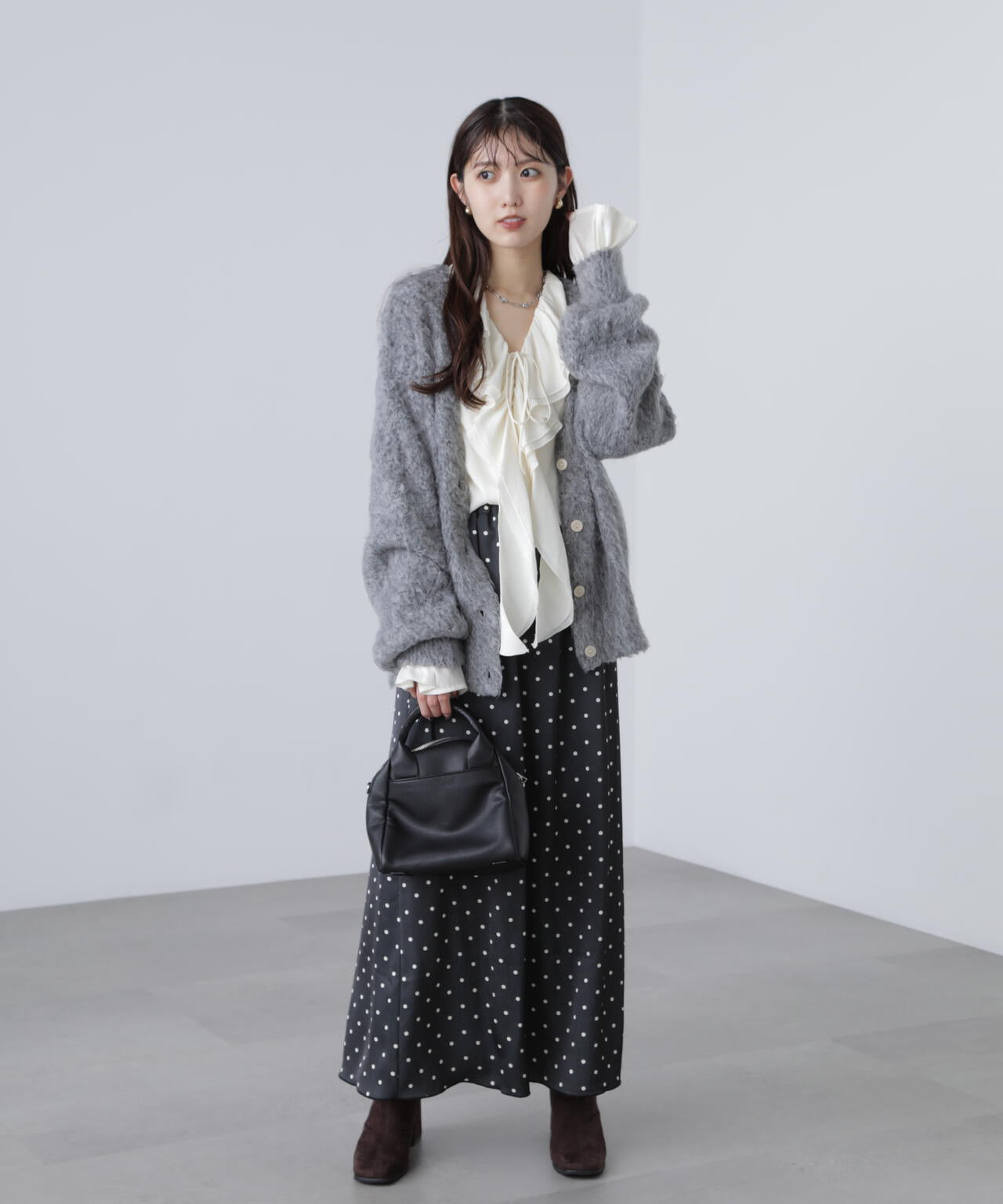 サテンナローロングスカート