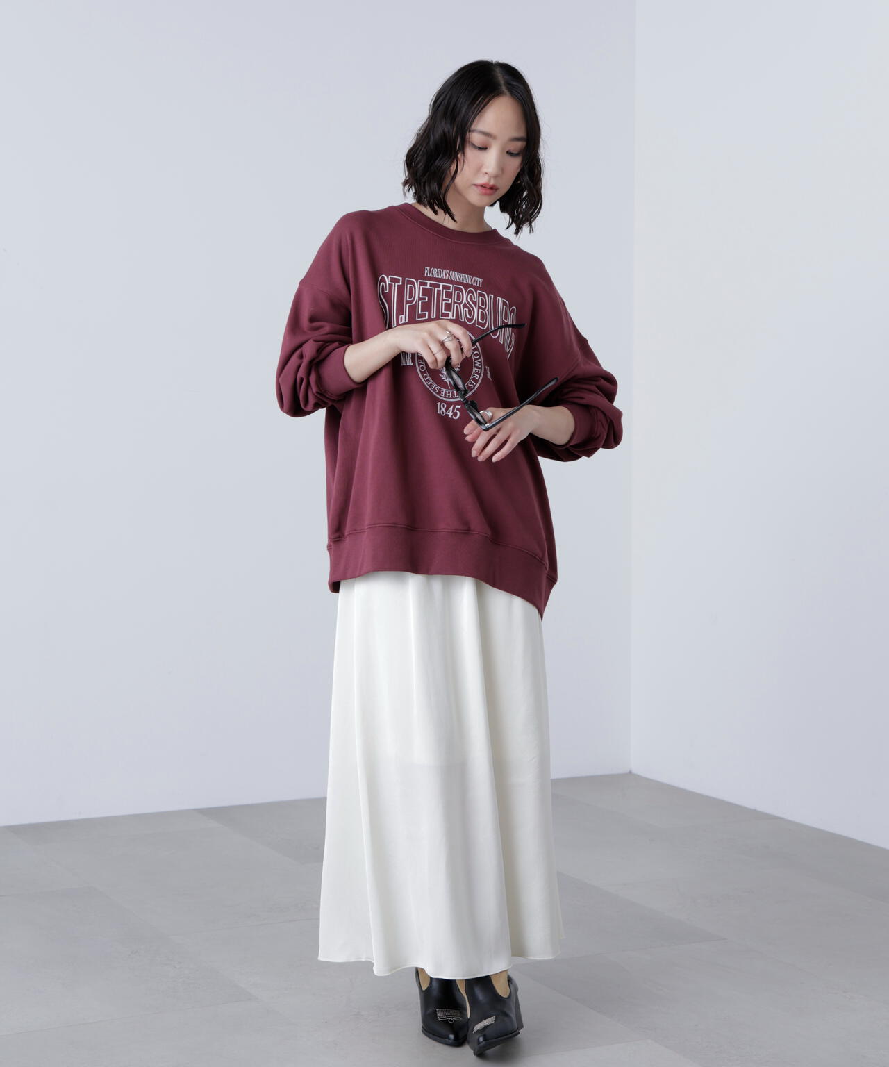 サテンナローロングスカート