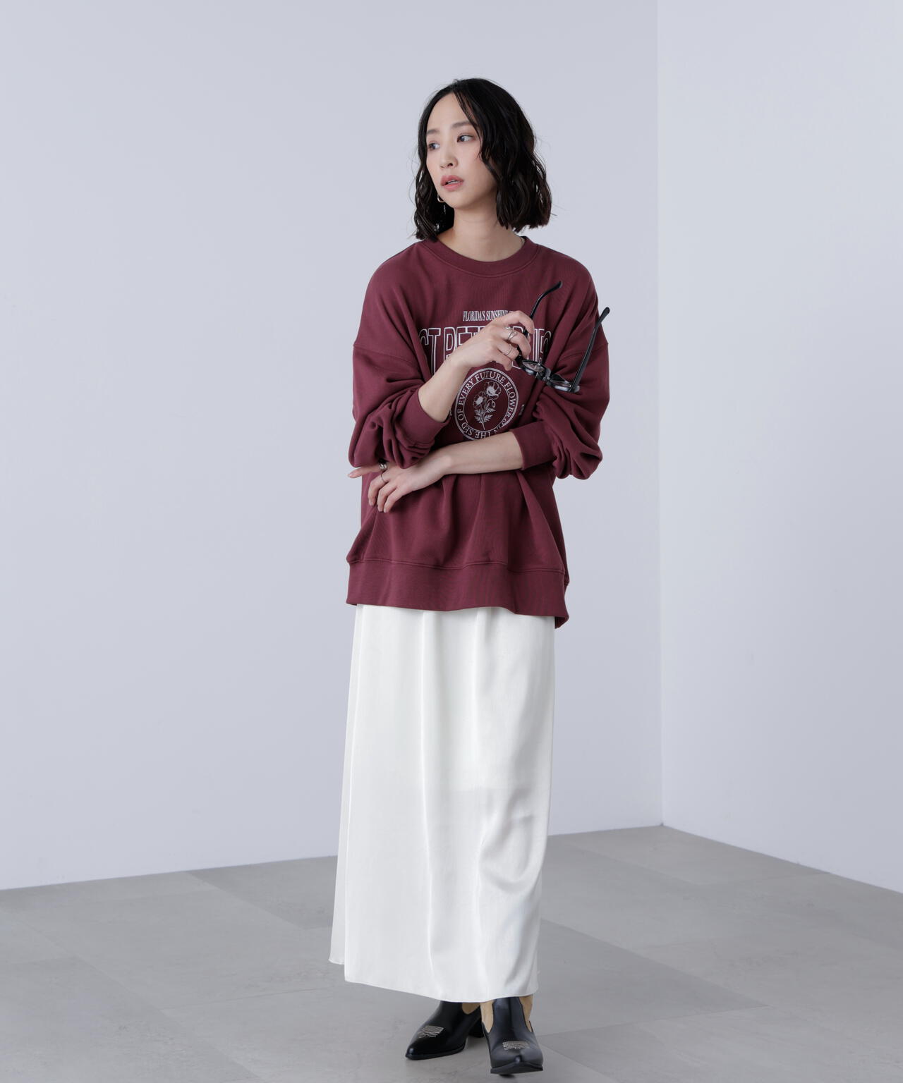 サテンナローロングスカート