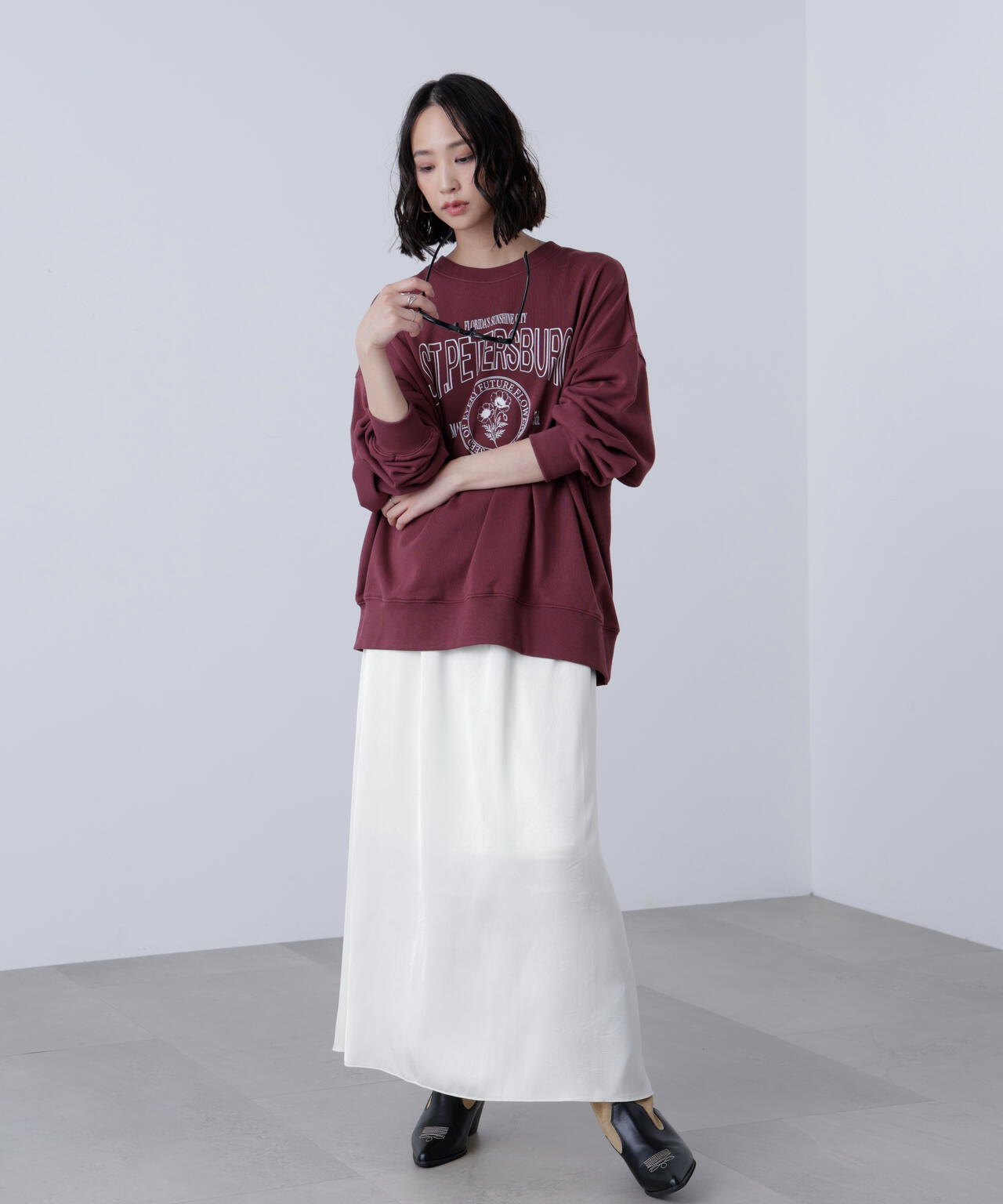 サテンナローロングスカート