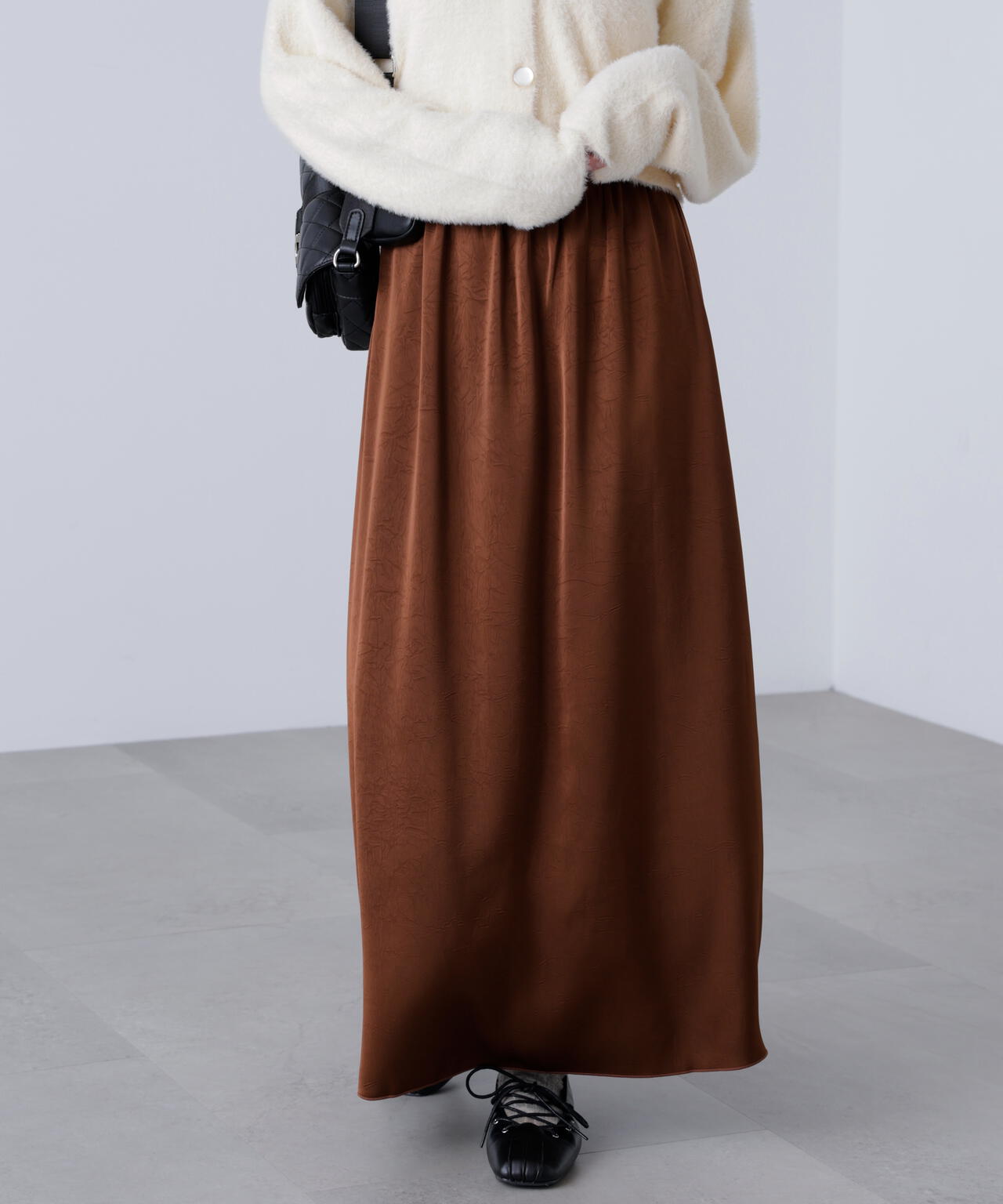 サテンナローロングスカート