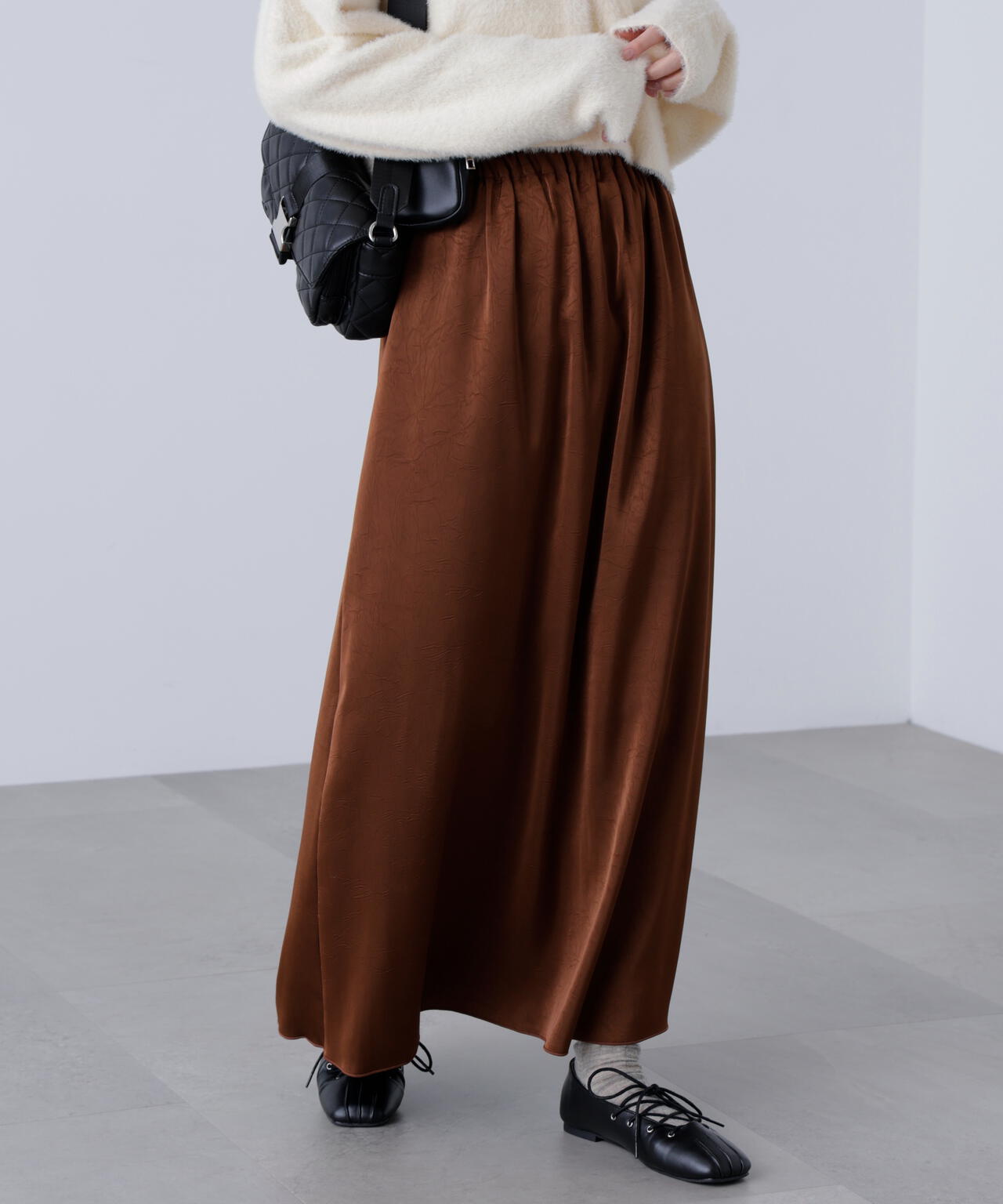 サテンナローロングスカート