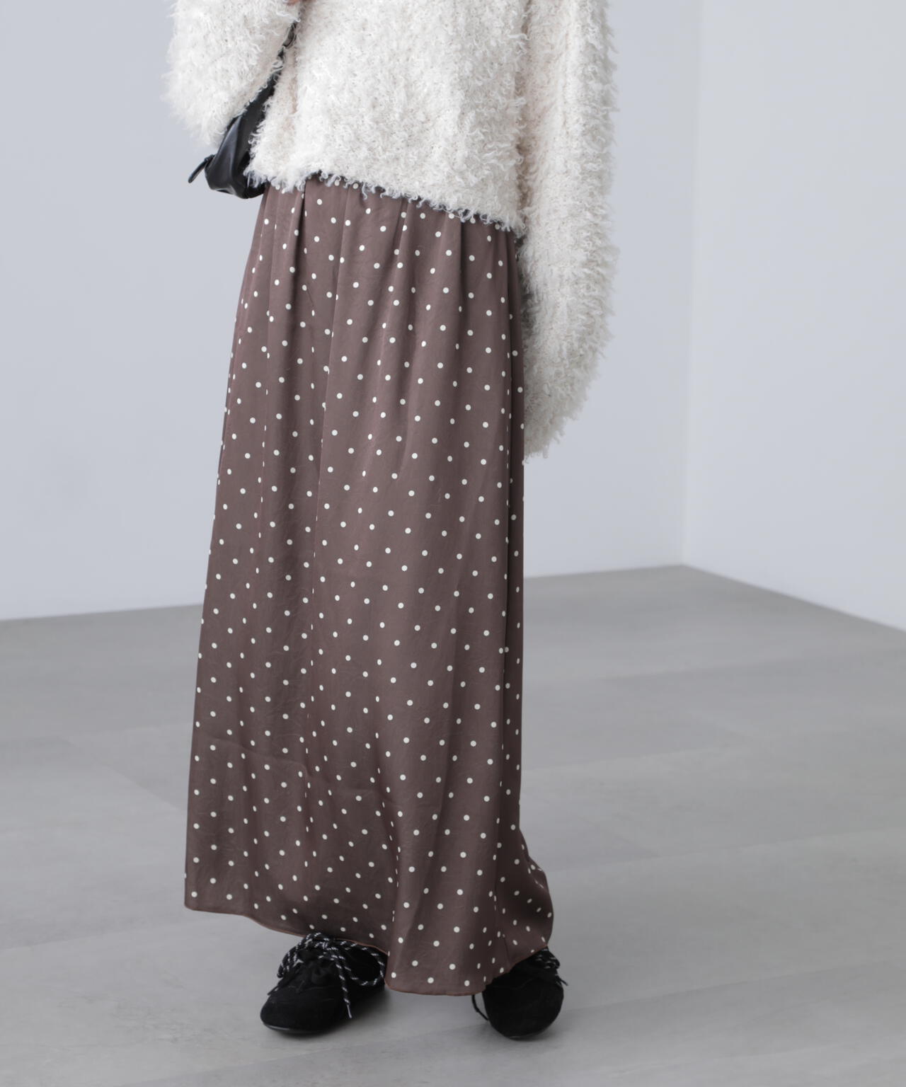 サテンナローロングスカート