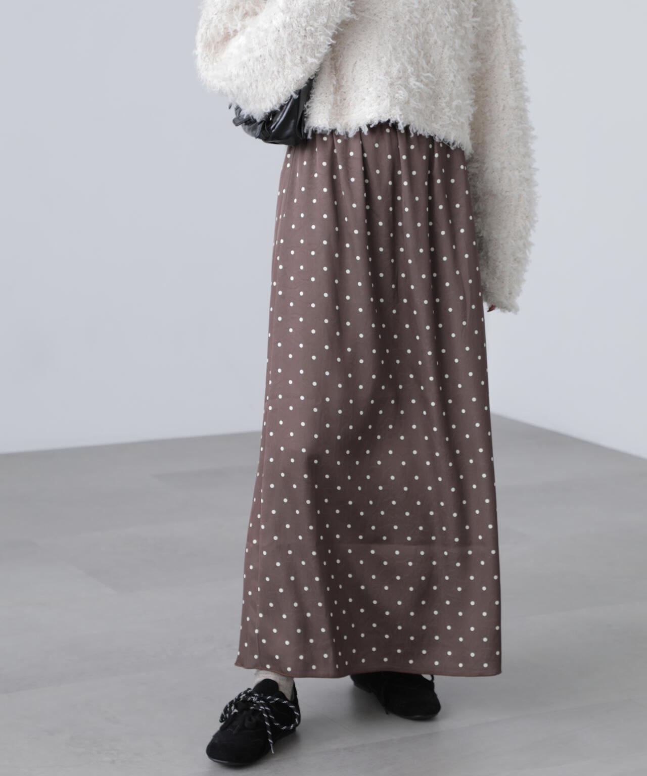 サテンナローロングスカート