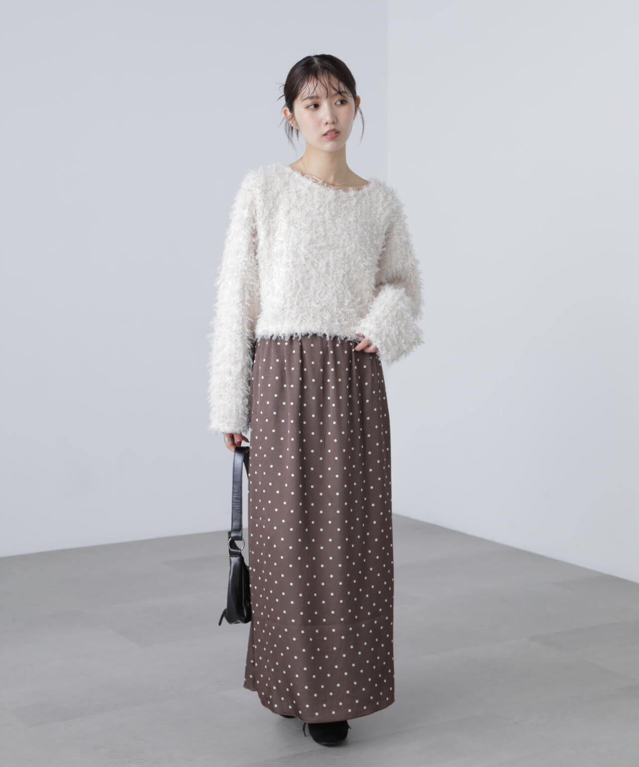 サテンナローロングスカート