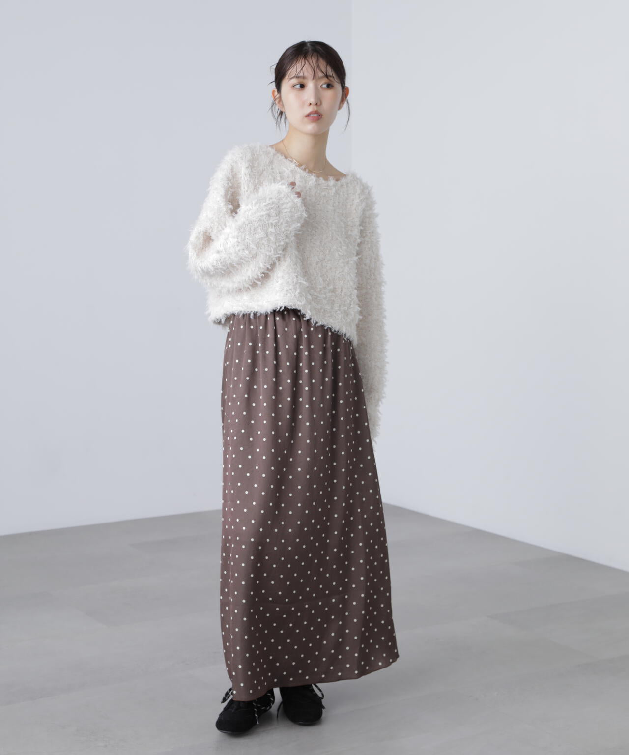 サテンナローロングスカート