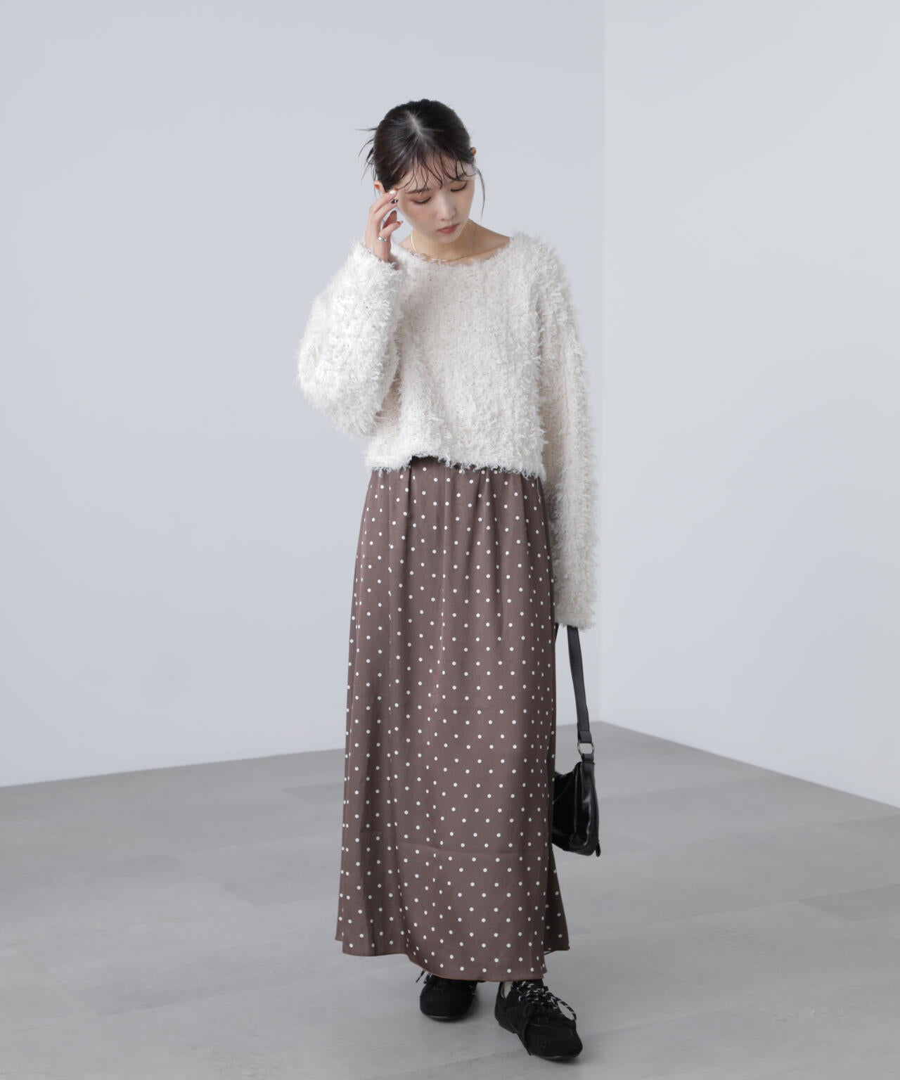 サテンナローロングスカート