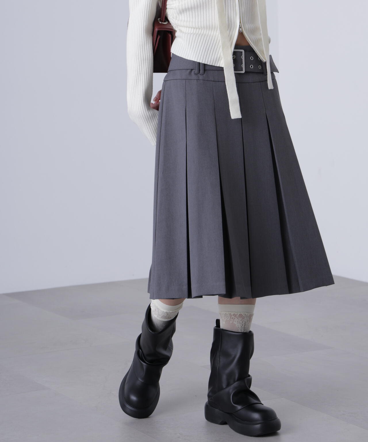 タックプリーツミディスカート