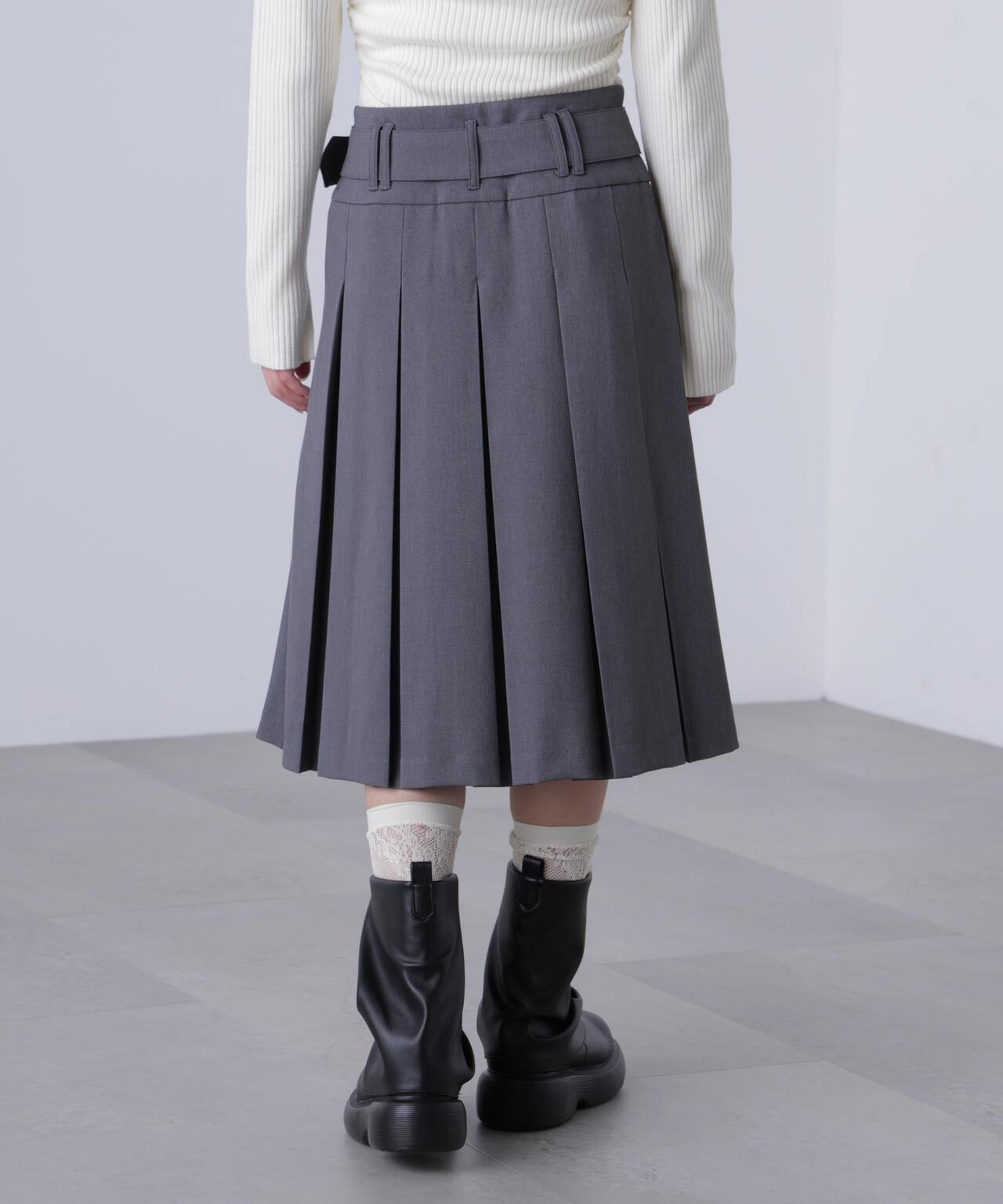 タックプリーツミディスカート