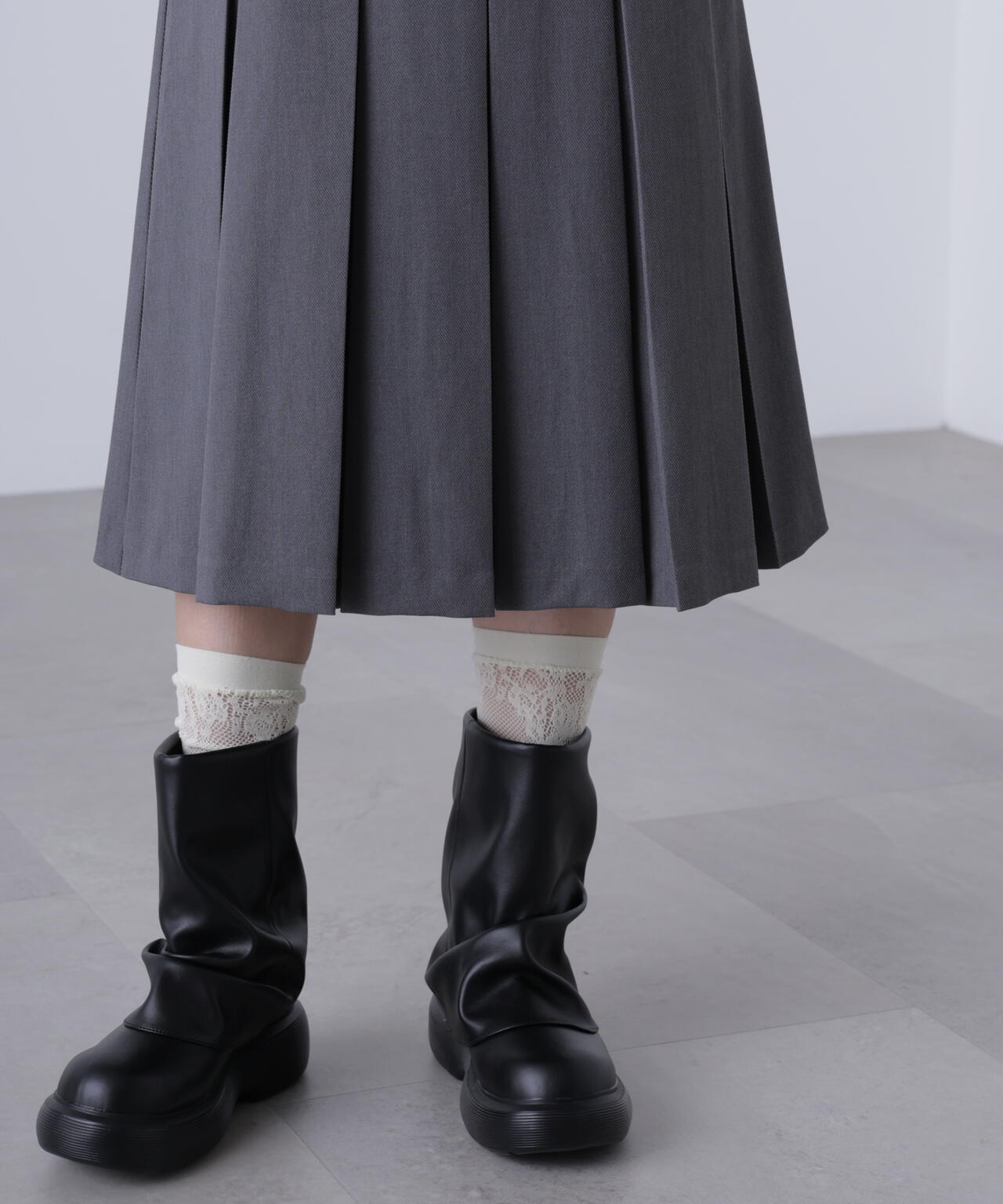 タックプリーツミディスカート