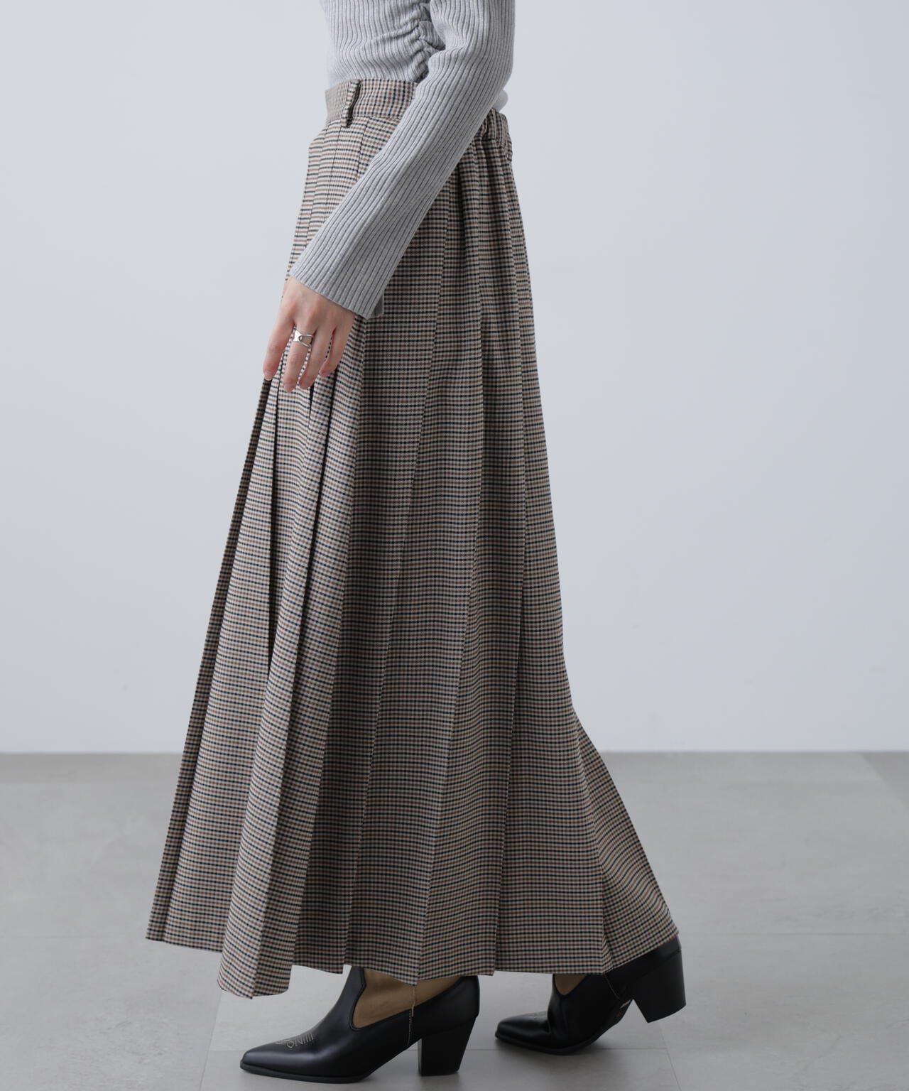 プリーツロングスカート