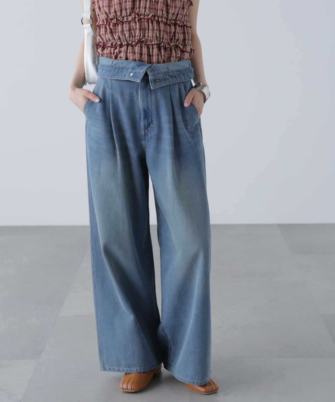 折り返しハイウエストデニムパンツ