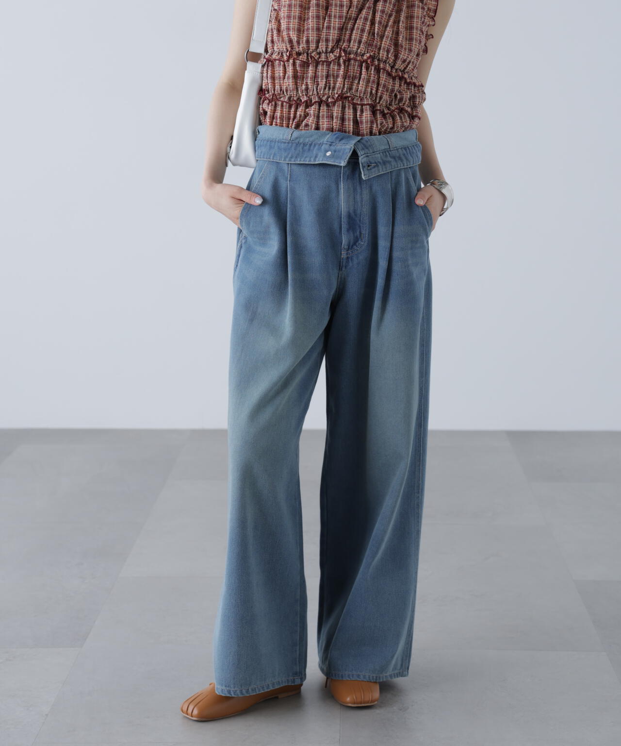 折り返しハイウエストデニムパンツ