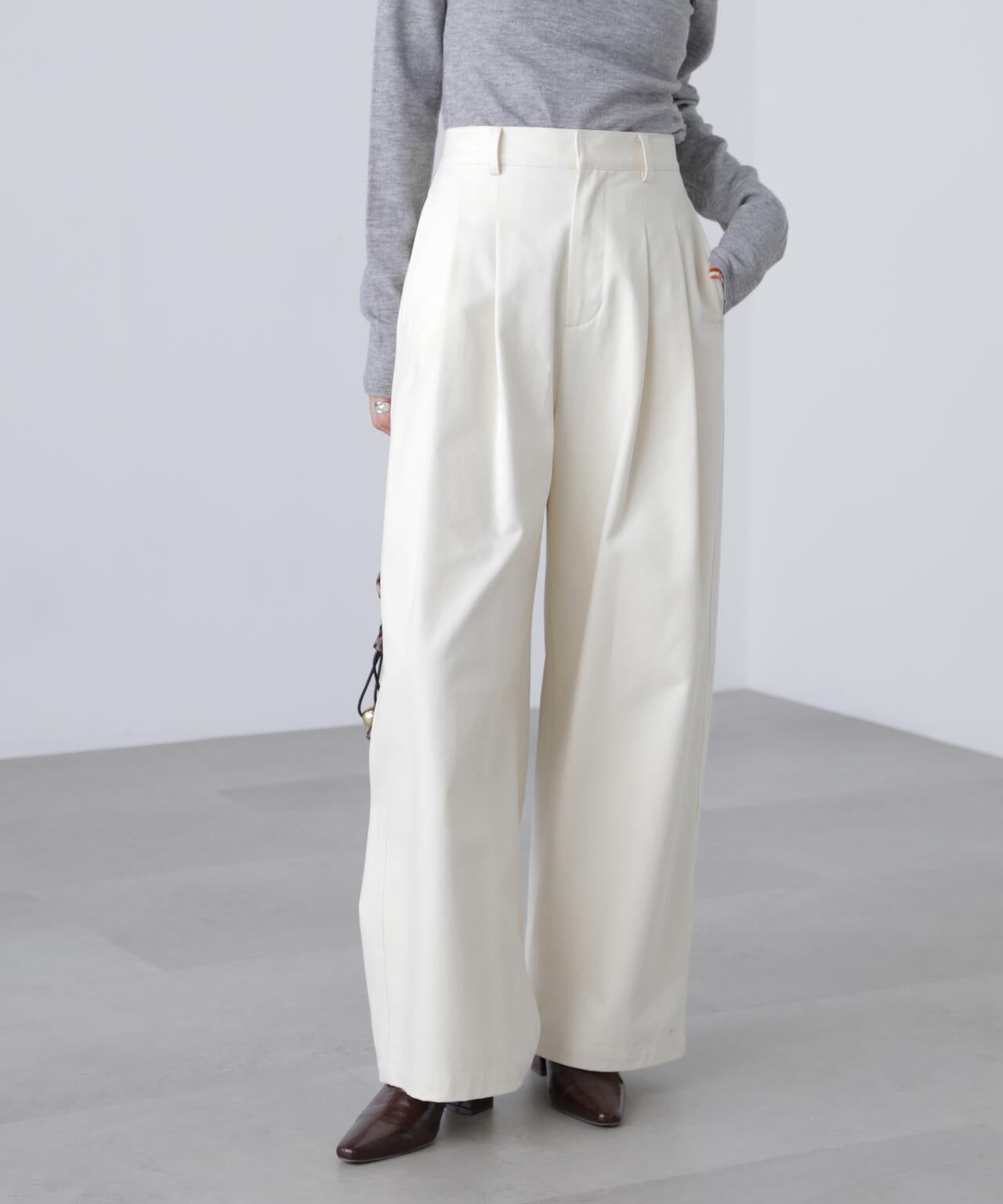 微起毛ツータックボリュームパンツ