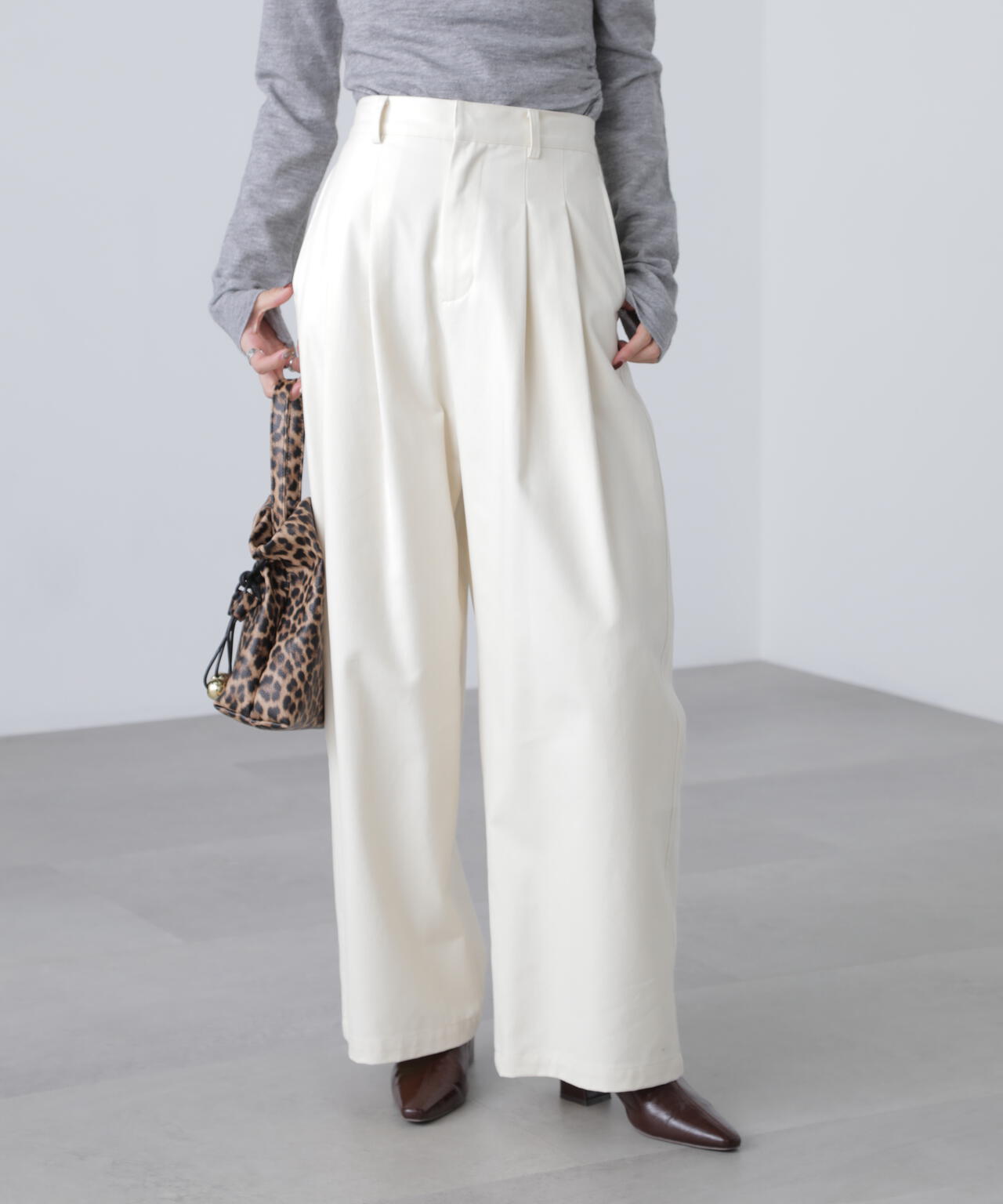 微起毛ツータックボリュームパンツ