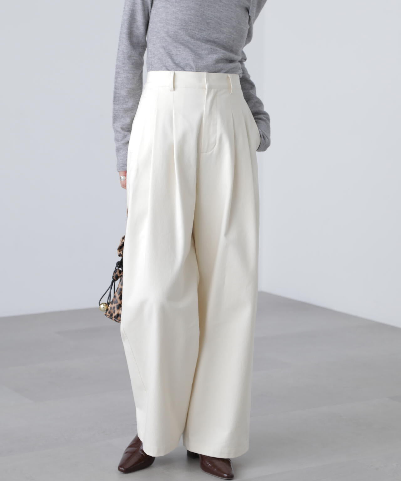 微起毛ツータックボリュームパンツ