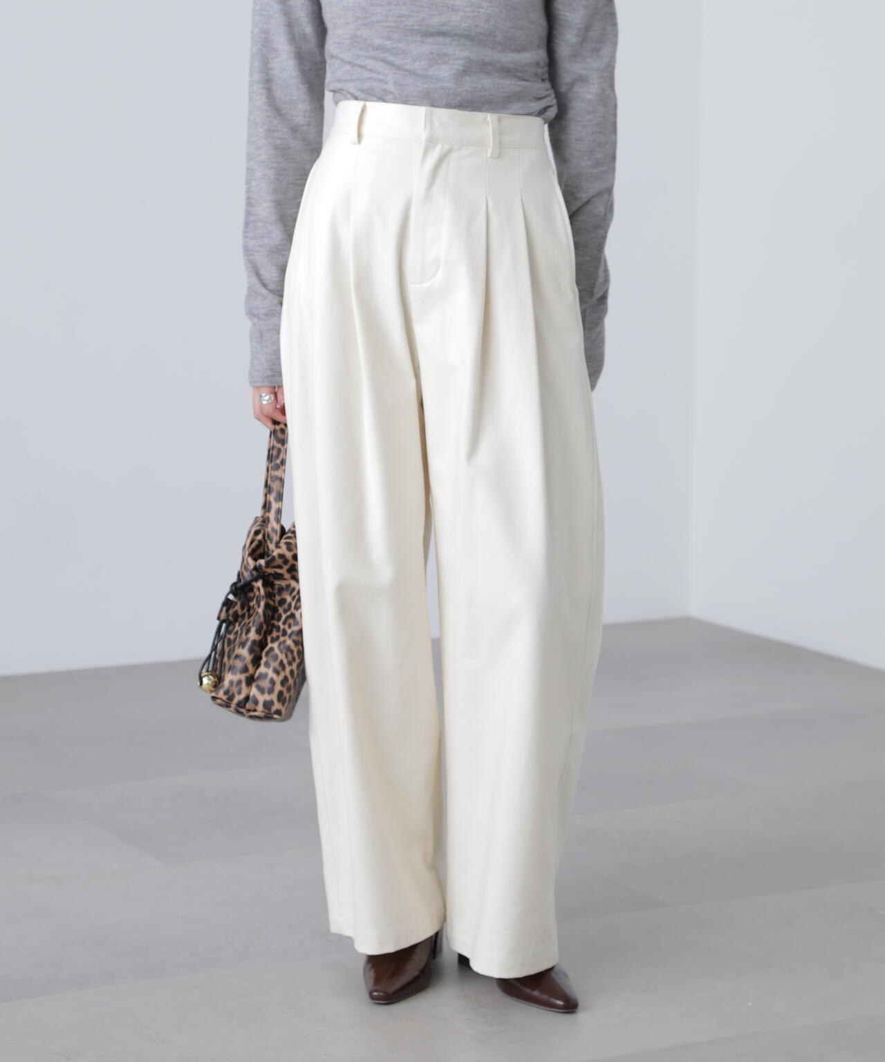 微起毛ツータックボリュームパンツ