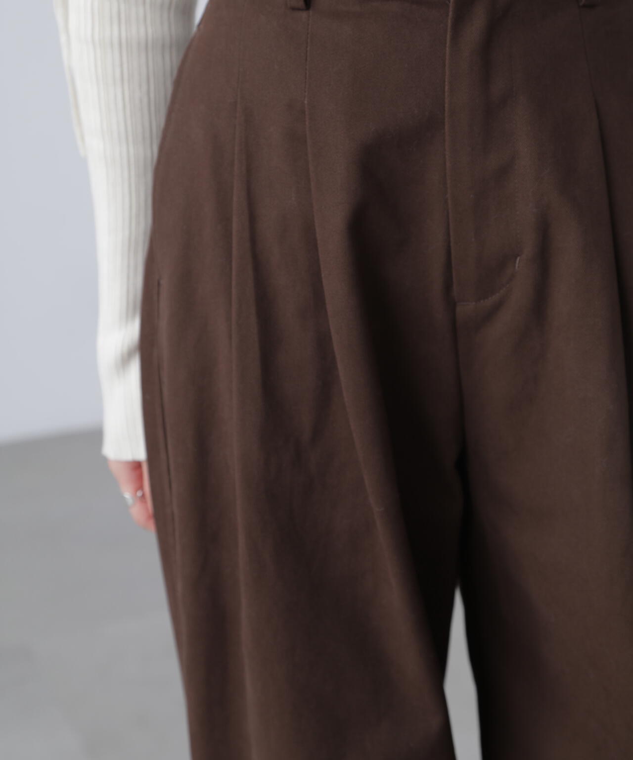 微起毛ツータックボリュームパンツ