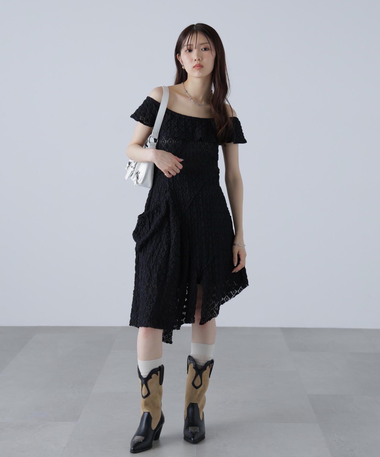 イレヘムオフショルミニワンピース