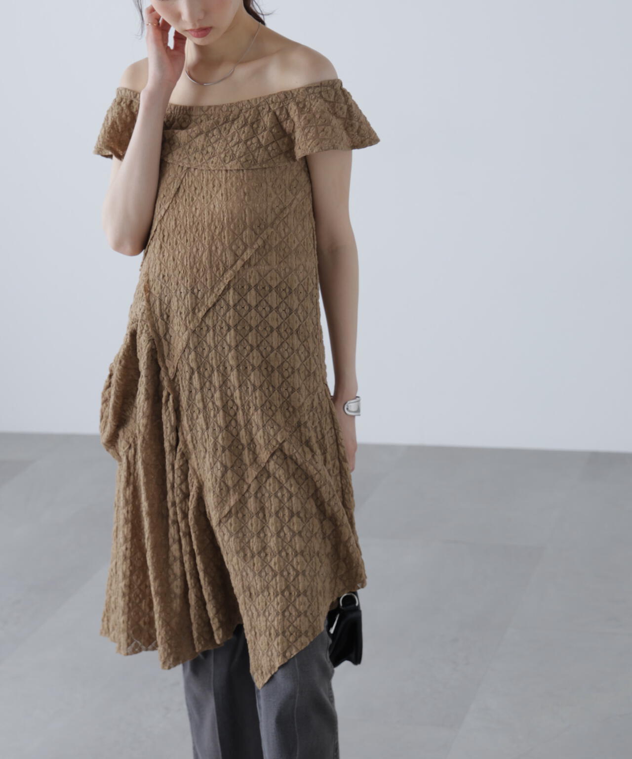イレヘムオフショルミニワンピース