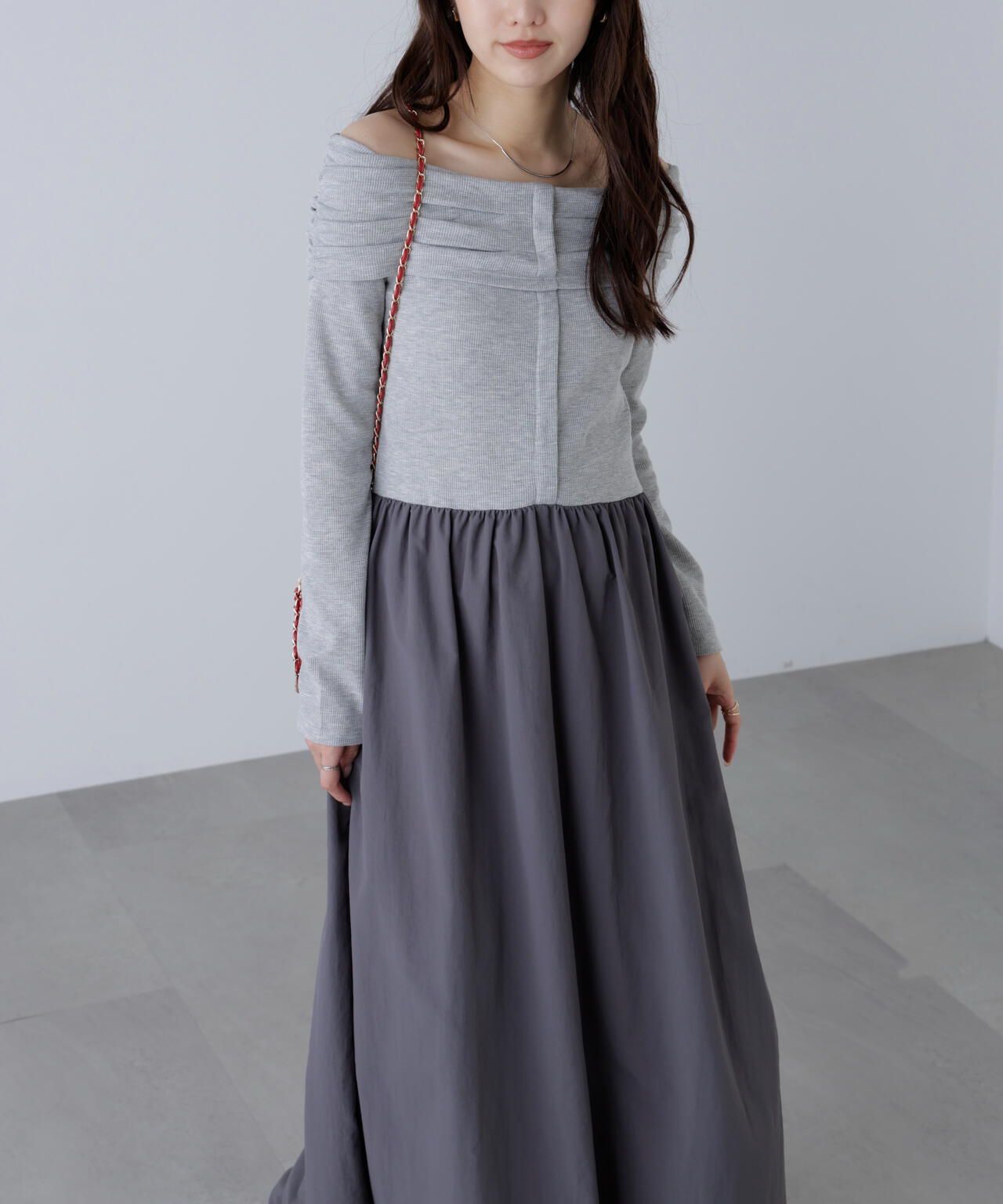 オフショルドッキングワンピース