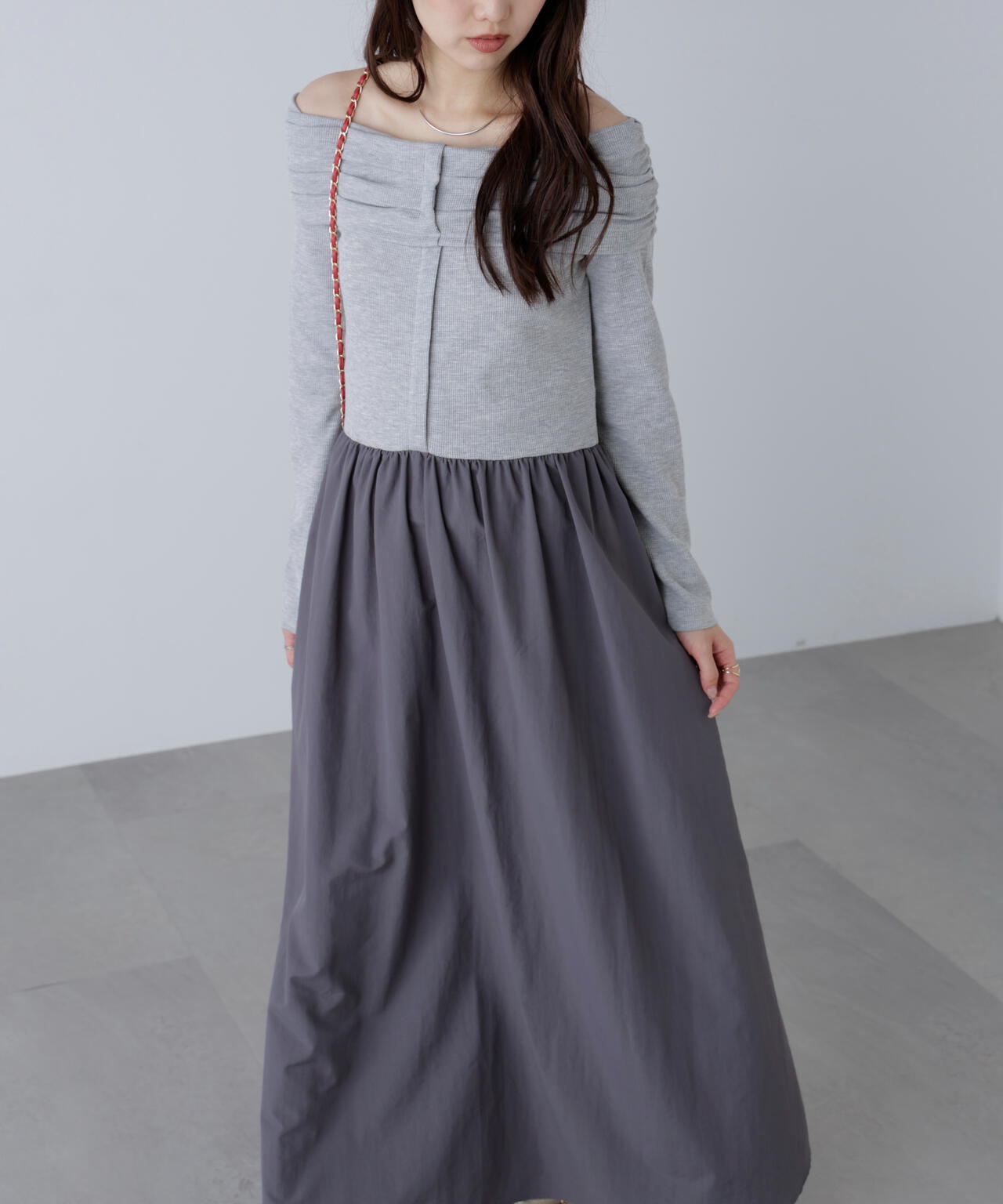 オフショルドッキングワンピース