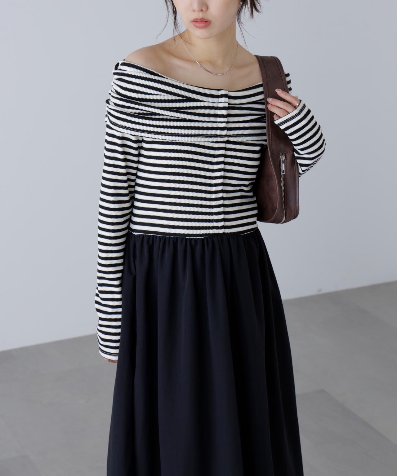 オフショルドッキングワンピース