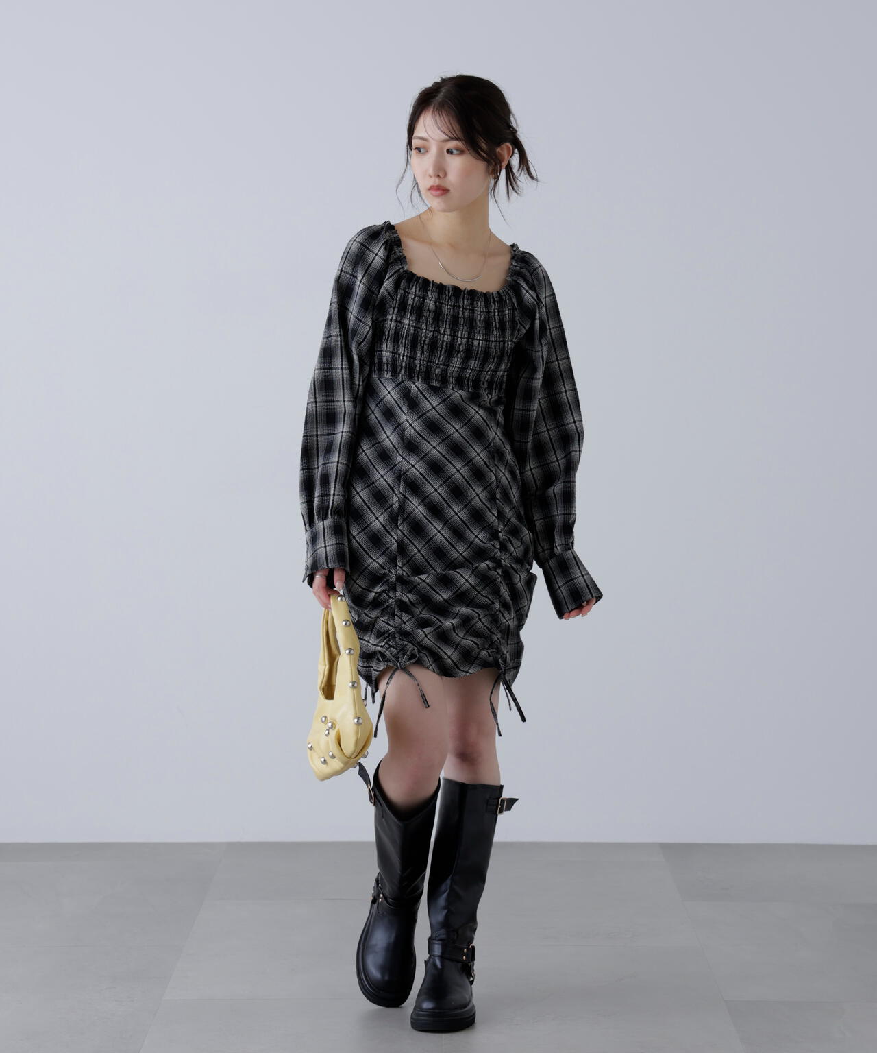 シャーリングドロストリボンチェックミニワンピース