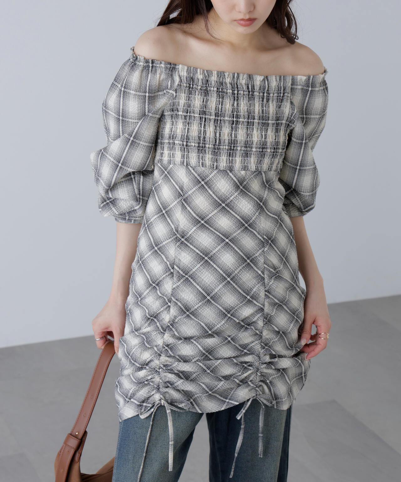 シャーリングドロストリボンチェックミニワンピース