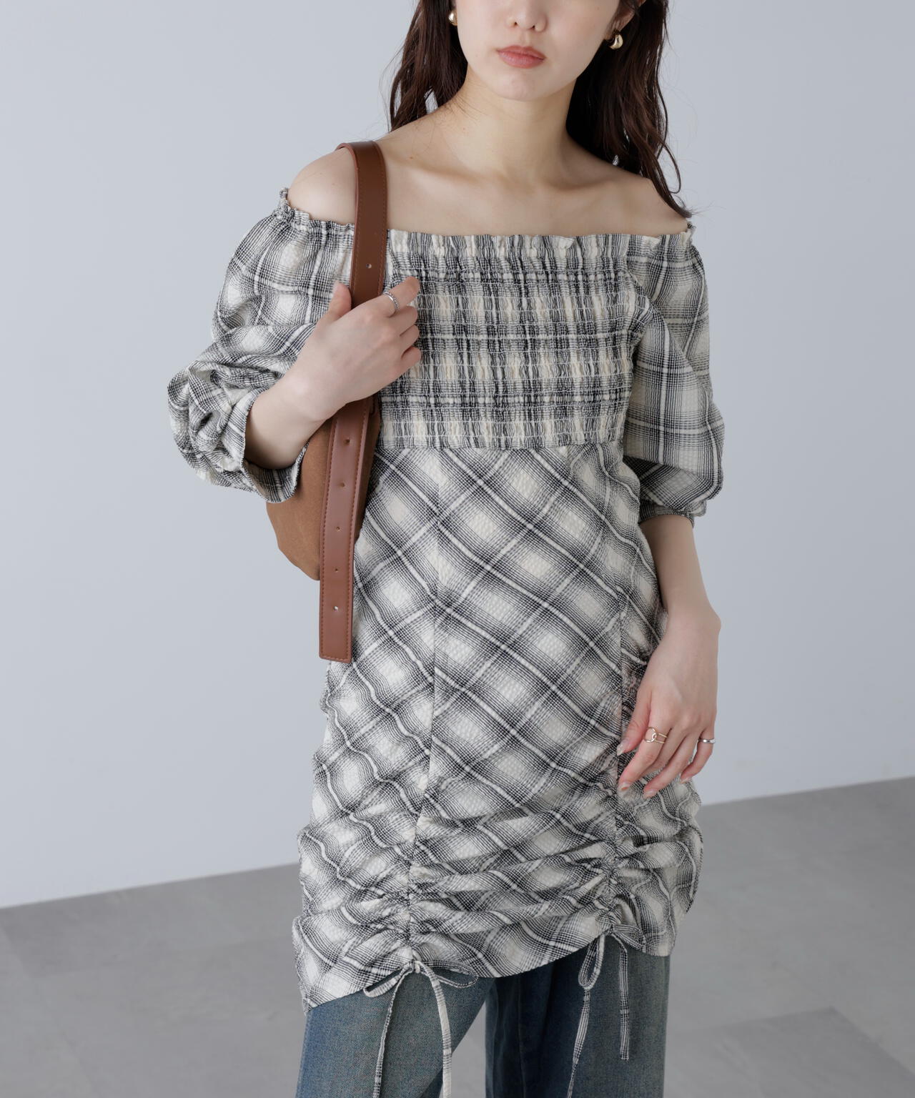 シャーリングドロストリボンチェックミニワンピース