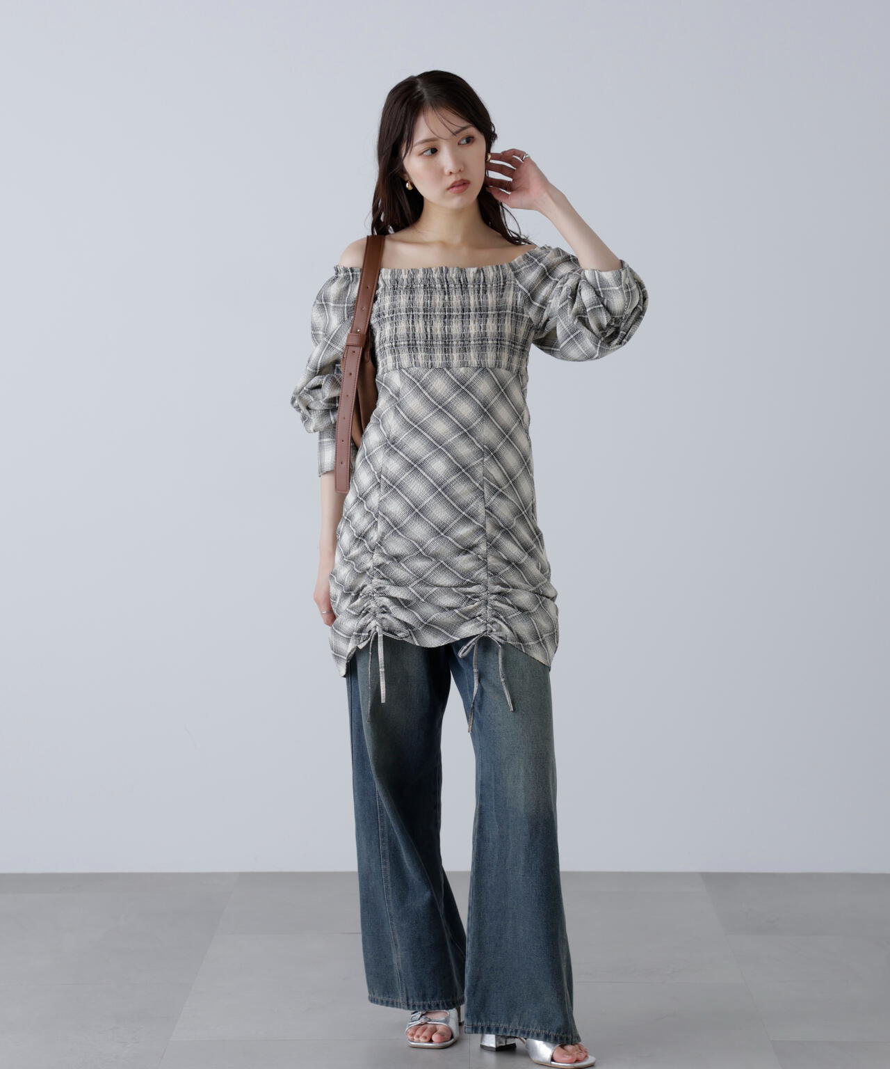 シャーリングドロストリボンチェックミニワンピース