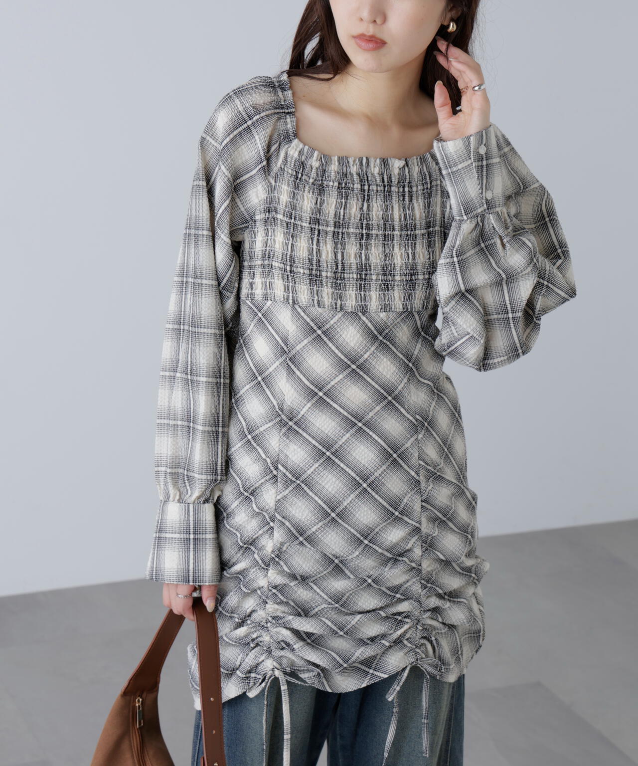 シャーリングドロストリボンチェックミニワンピース