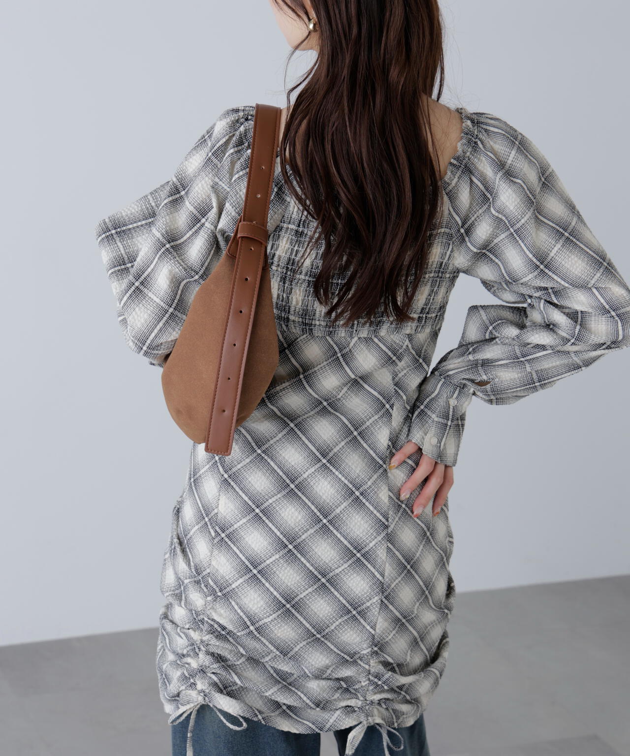 シャーリングドロストリボンチェックミニワンピース