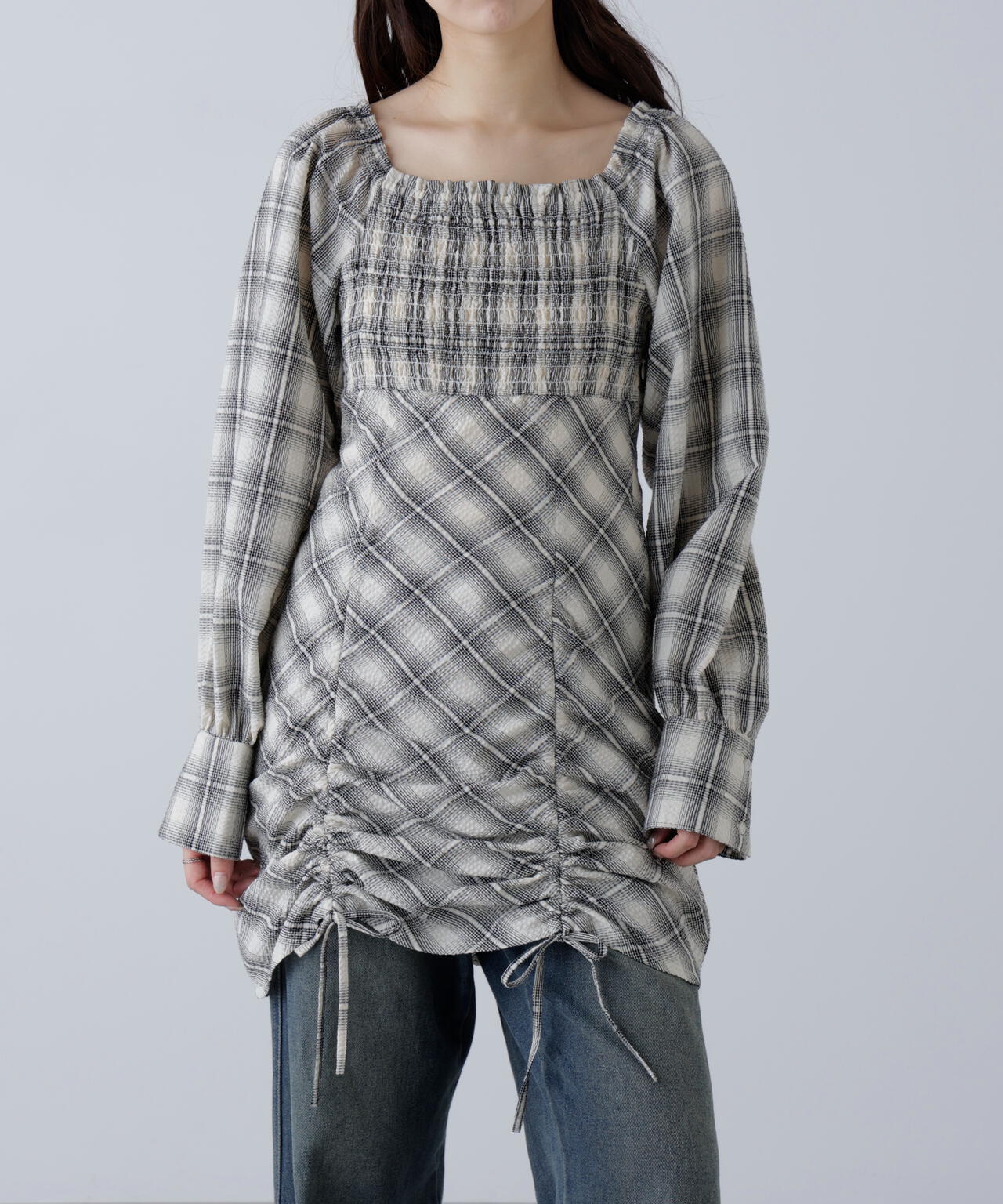 シャーリングドロストリボンチェックミニワンピース