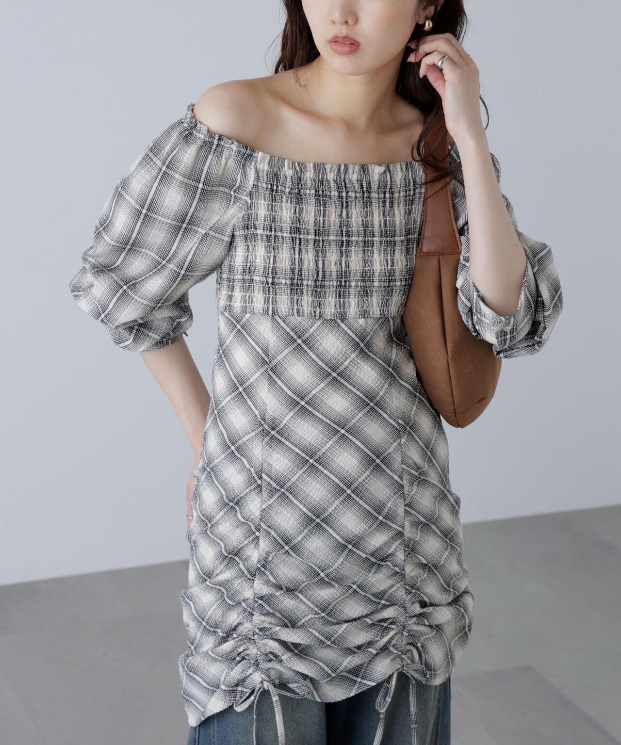 シャーリングドロストリボンチェックミニワンピース