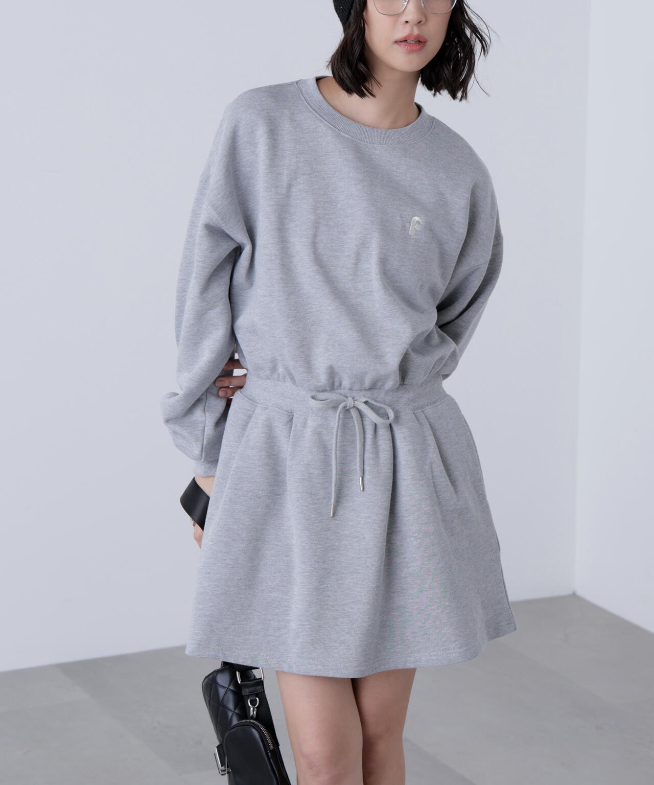 ロゴ刺繍スウェットミニワンピース